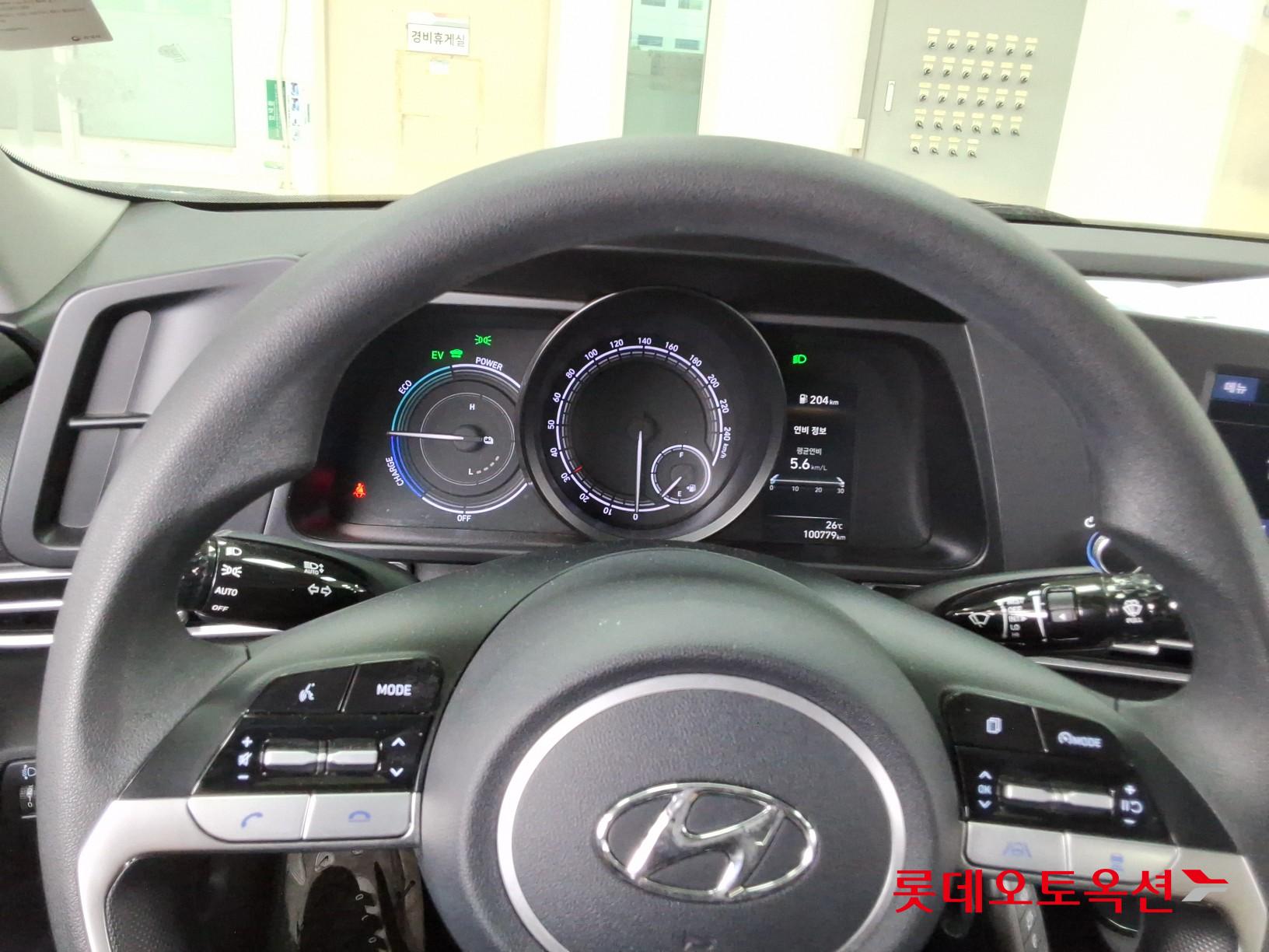 Hyundai Elantra - 30