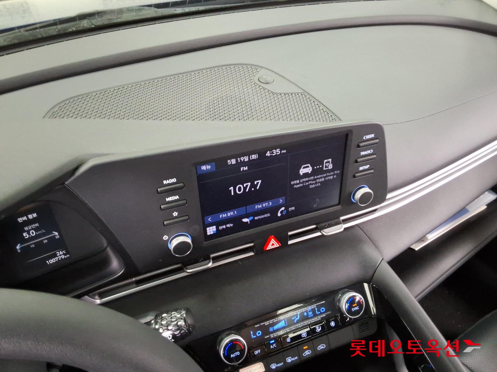Hyundai Elantra - 31
