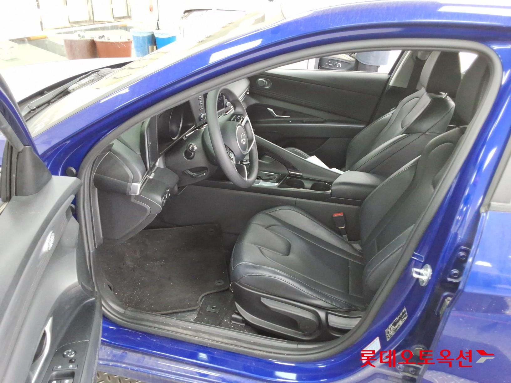 Hyundai Elantra - 36