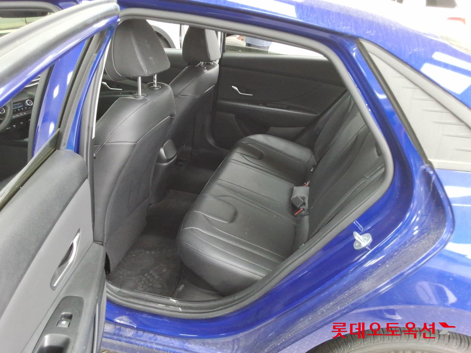 Hyundai Elantra - 38