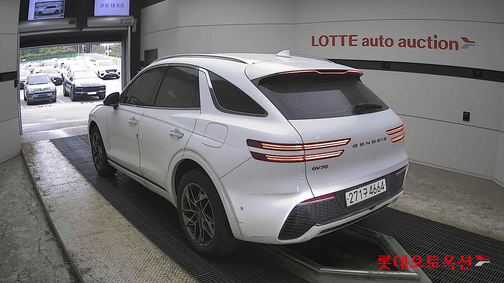 جينيسيس GV70 - 4