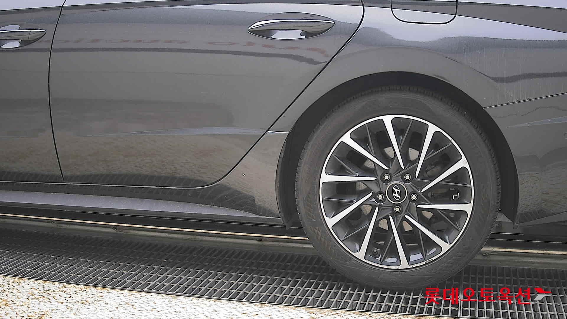 Hyundai Sonata - 26