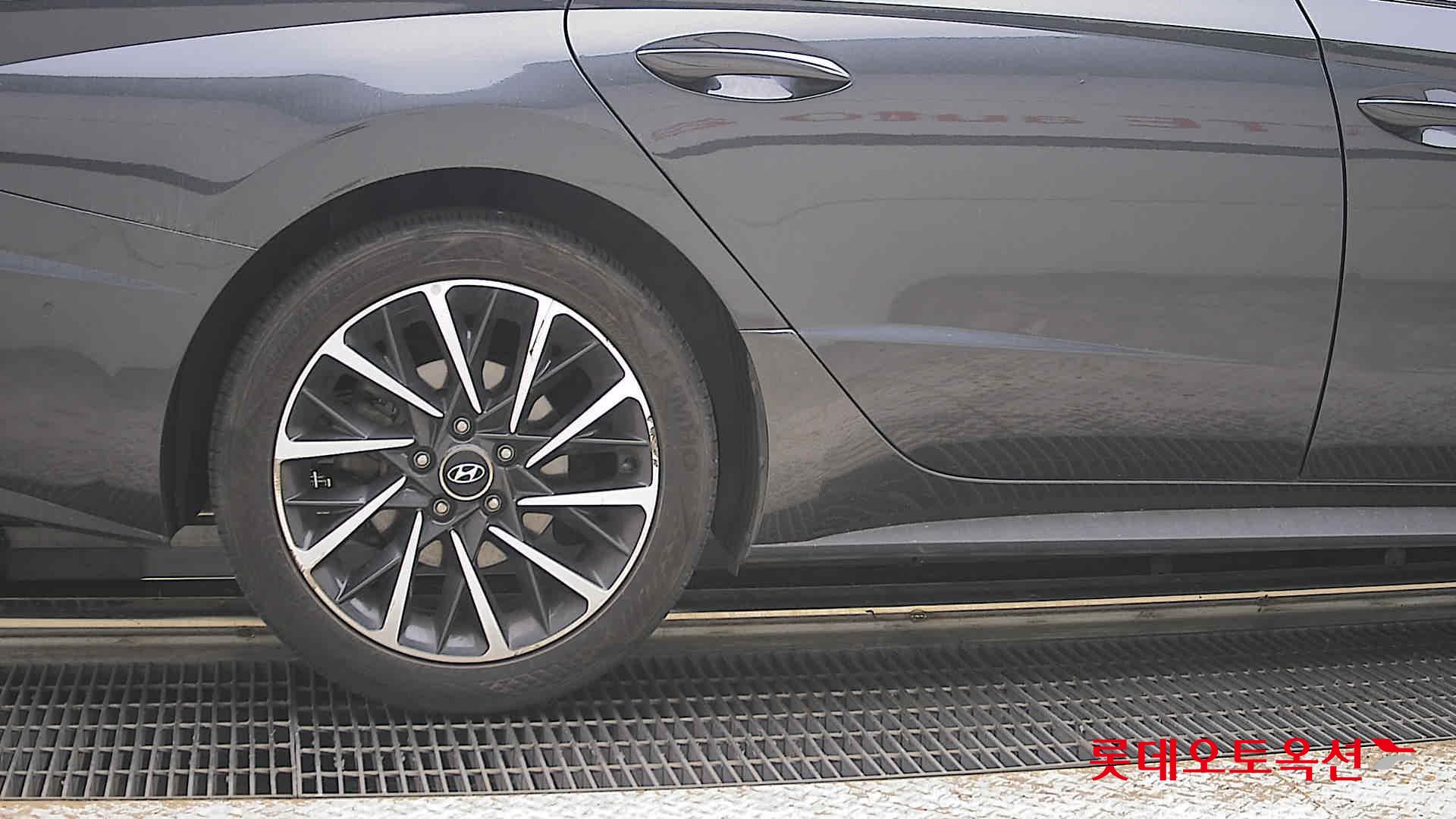 Hyundai Sonata - 28