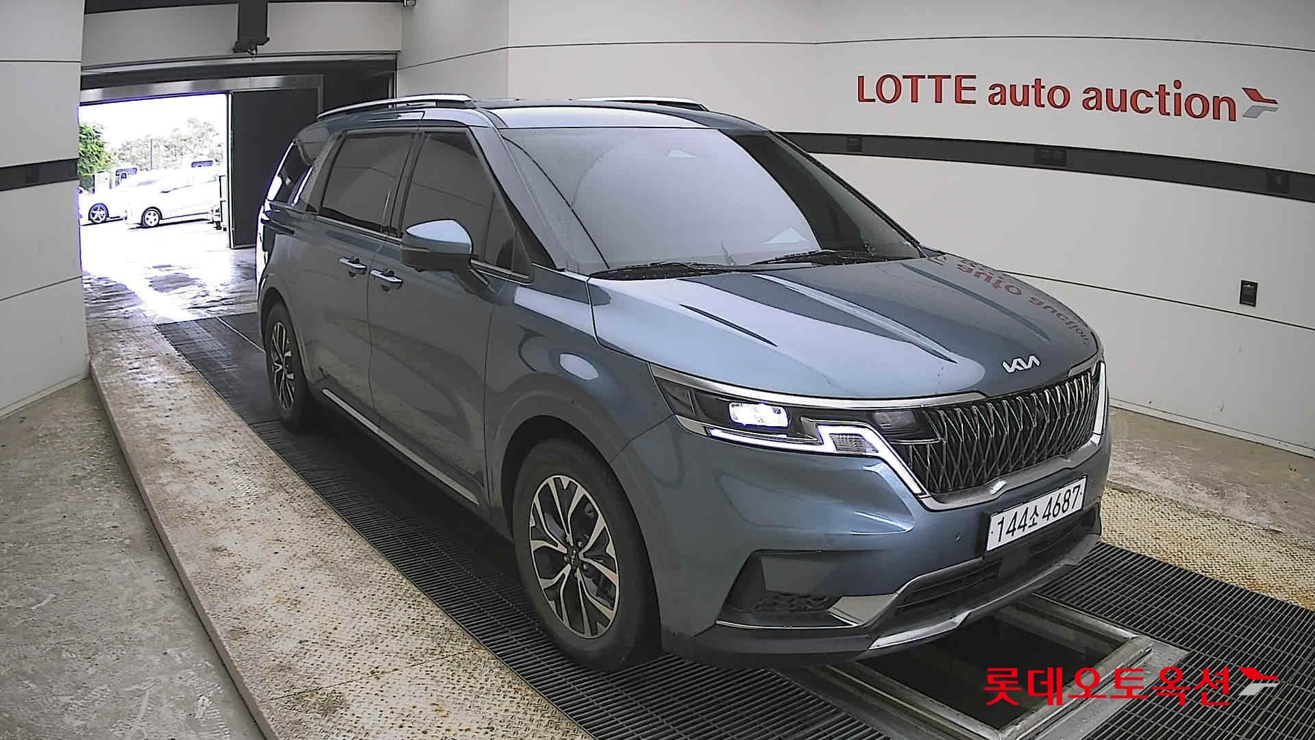 Kia Carnival - 6