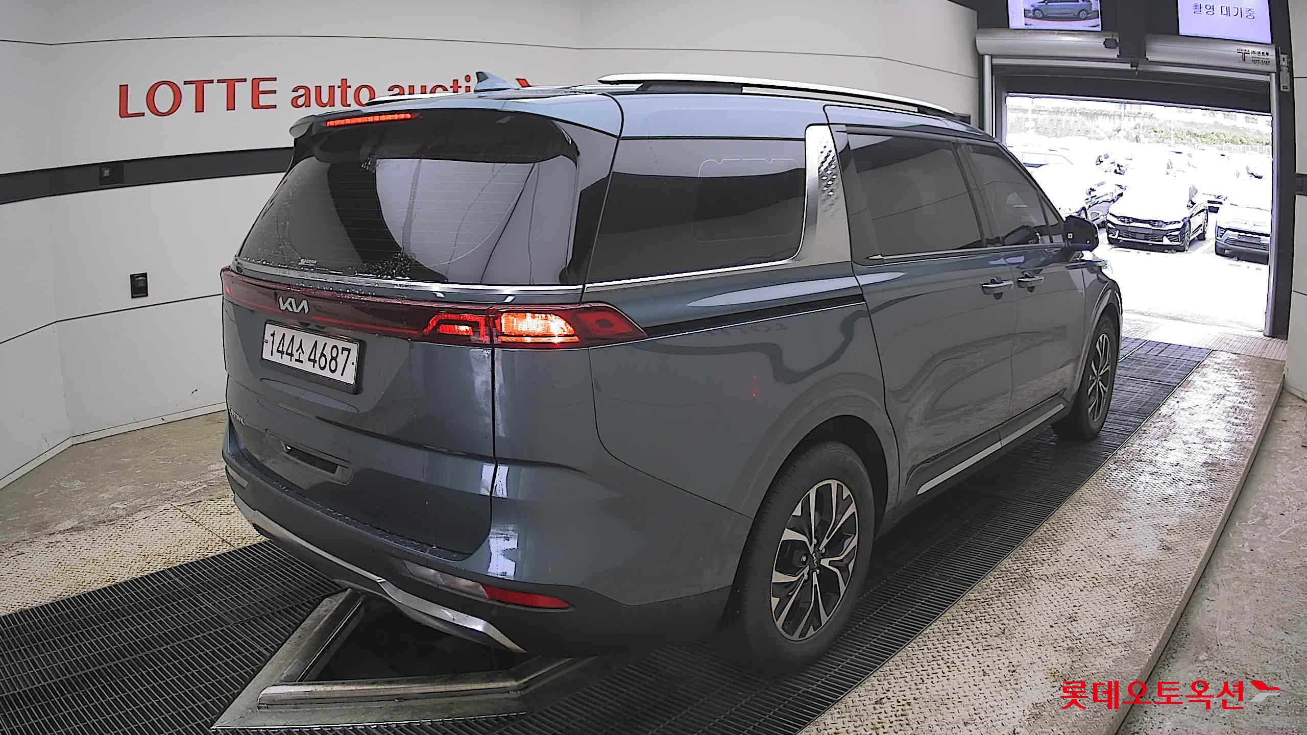 Kia Carnival - 5