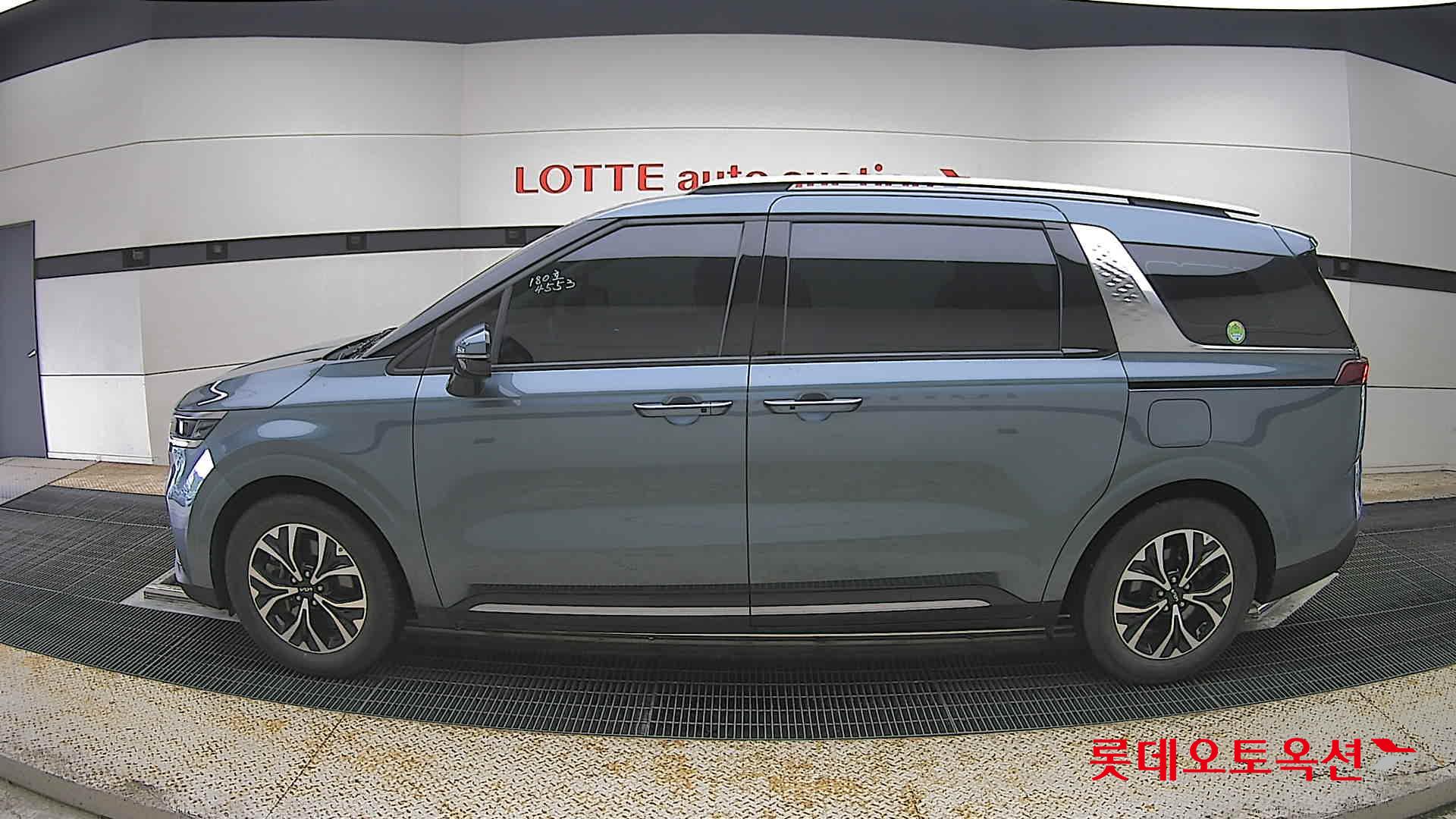 Kia Carnival - 13