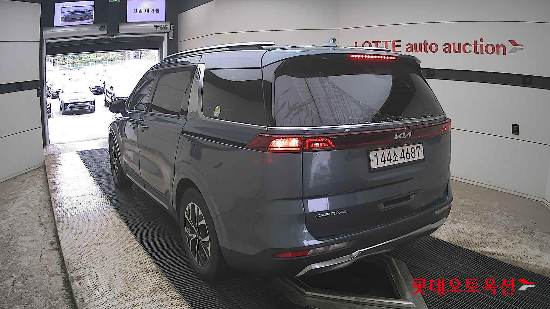 Kia Carnival - 16