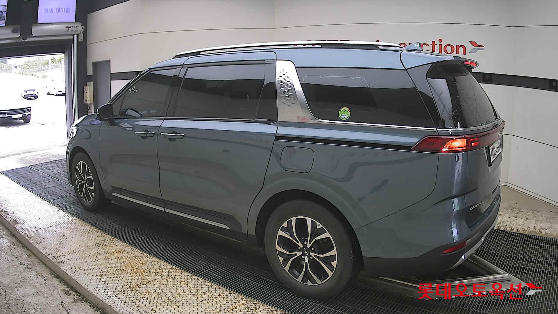 Kia Carnival - 15