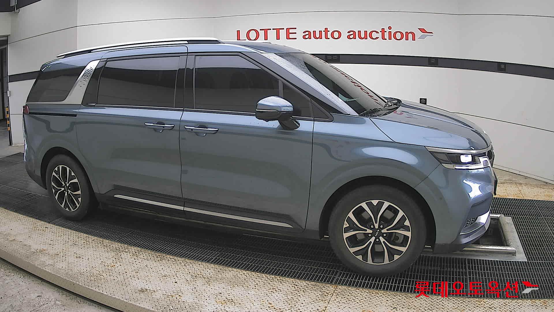 Kia Carnival - 22