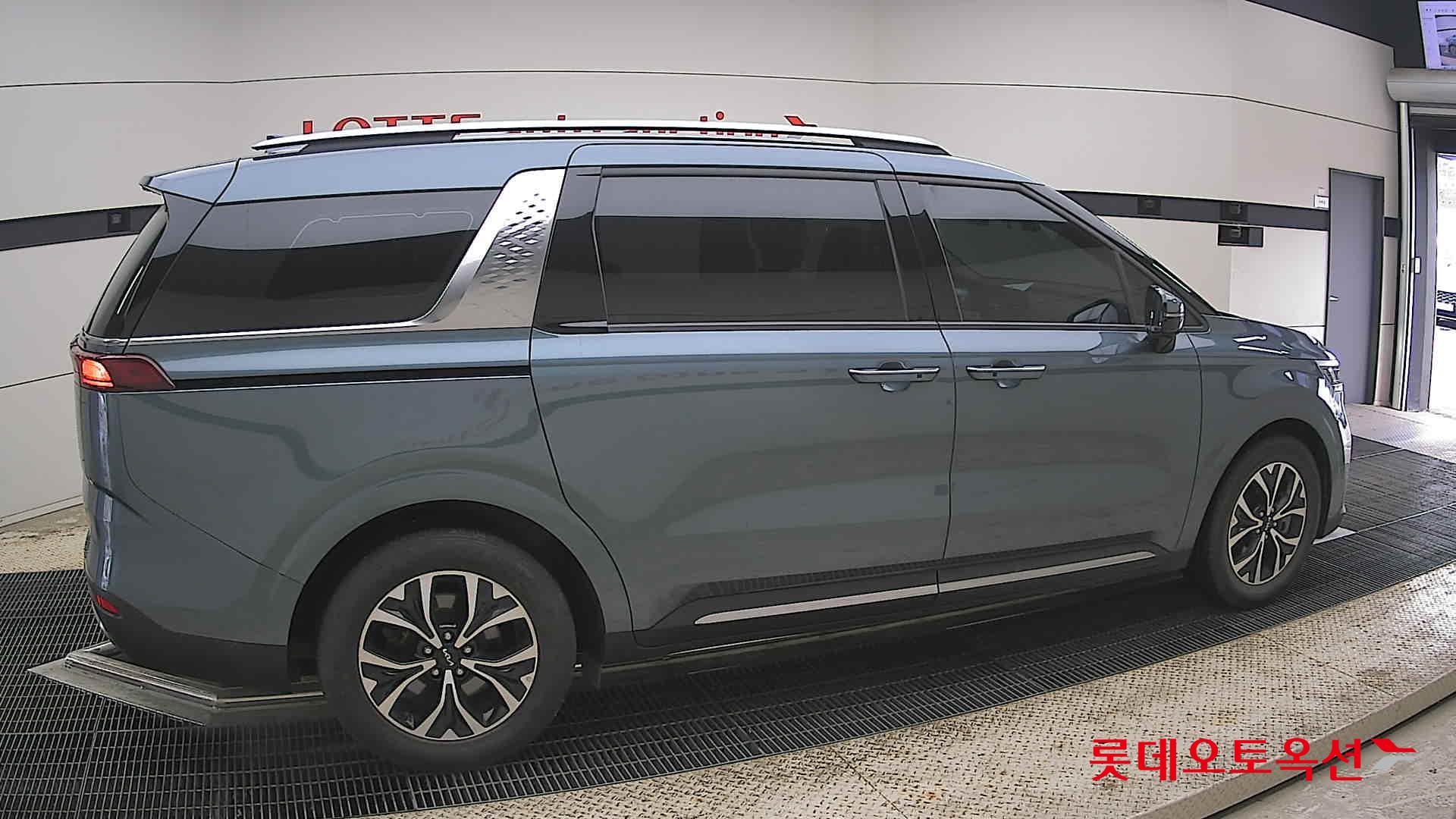 Kia Carnival - 20