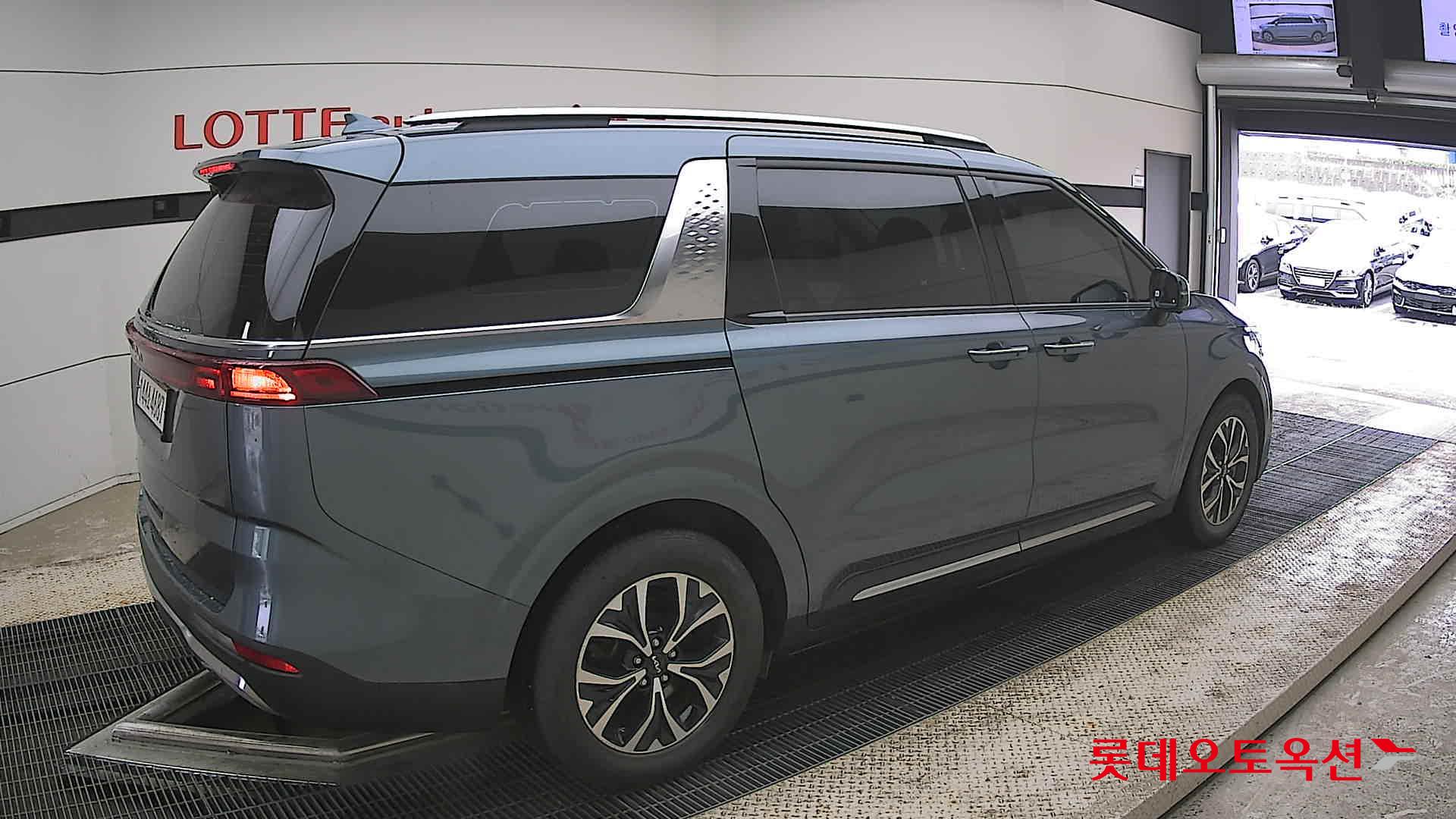 Kia Carnival - 19