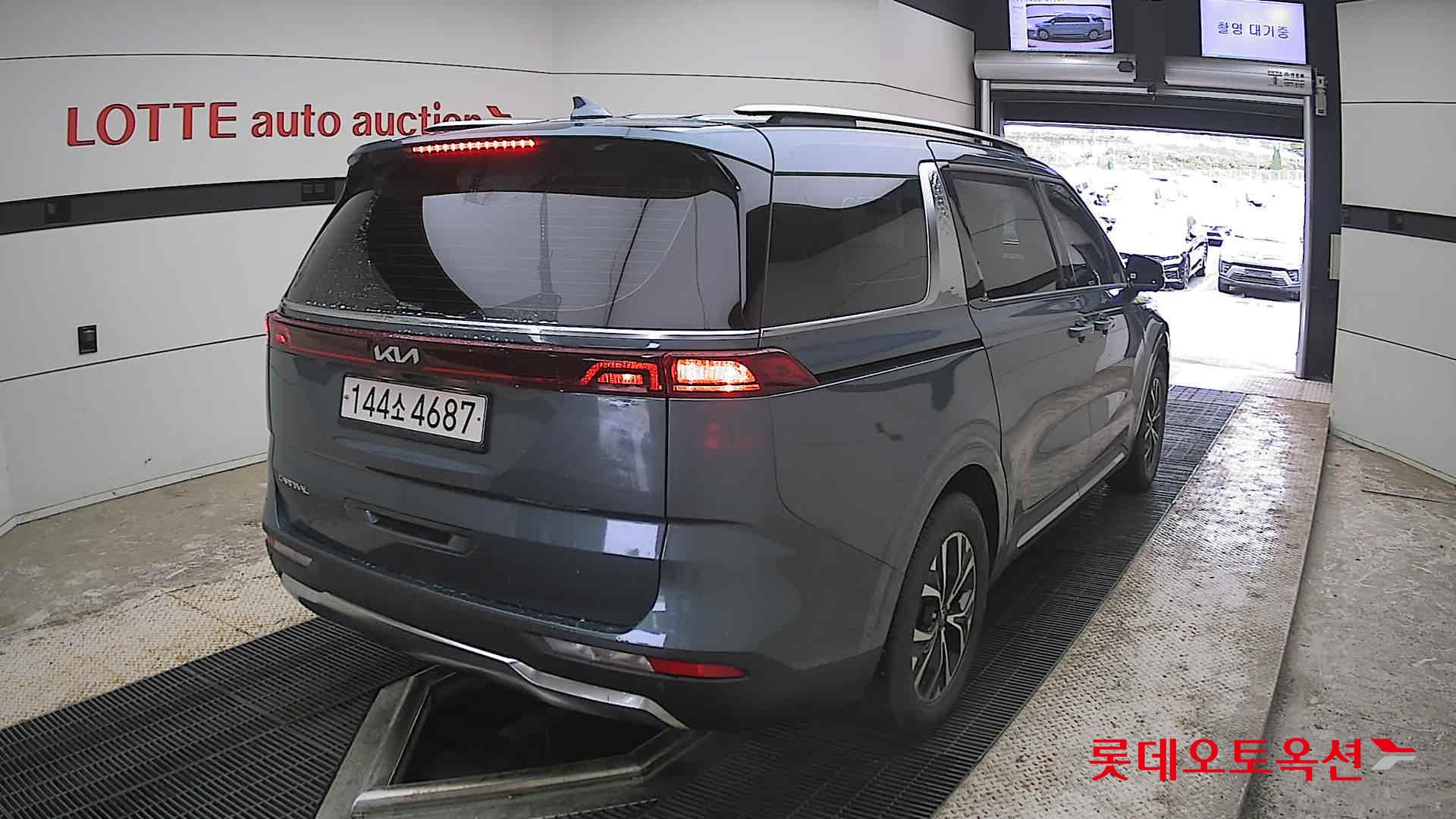 Kia Carnival - 18