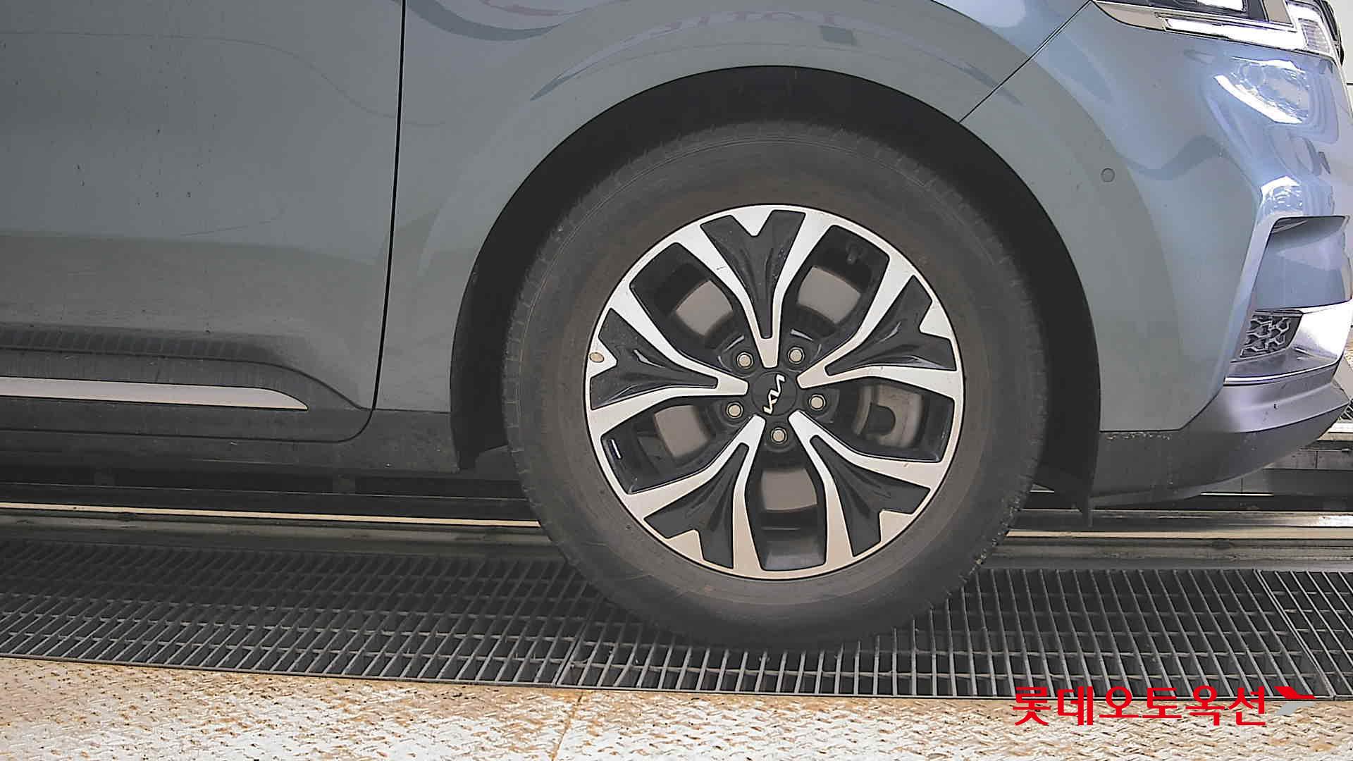 Kia Carnival - 27