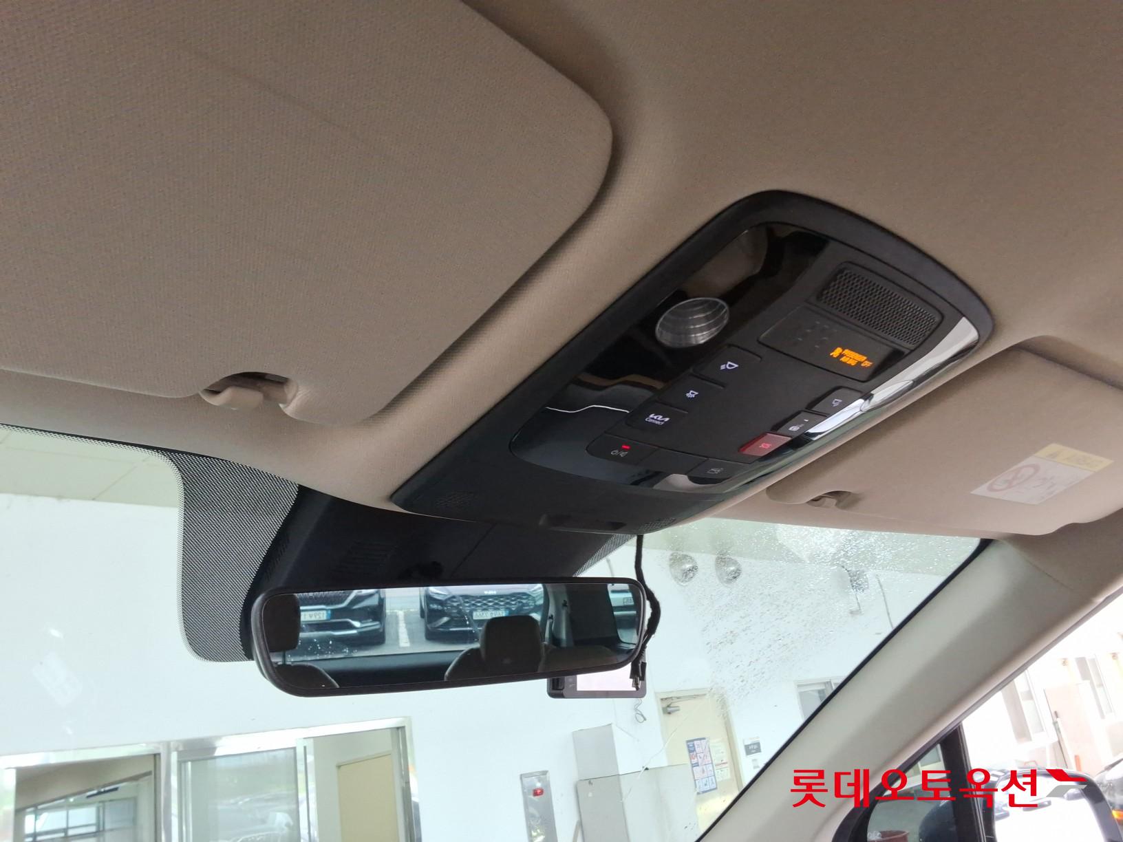 Kia Carnival - 31