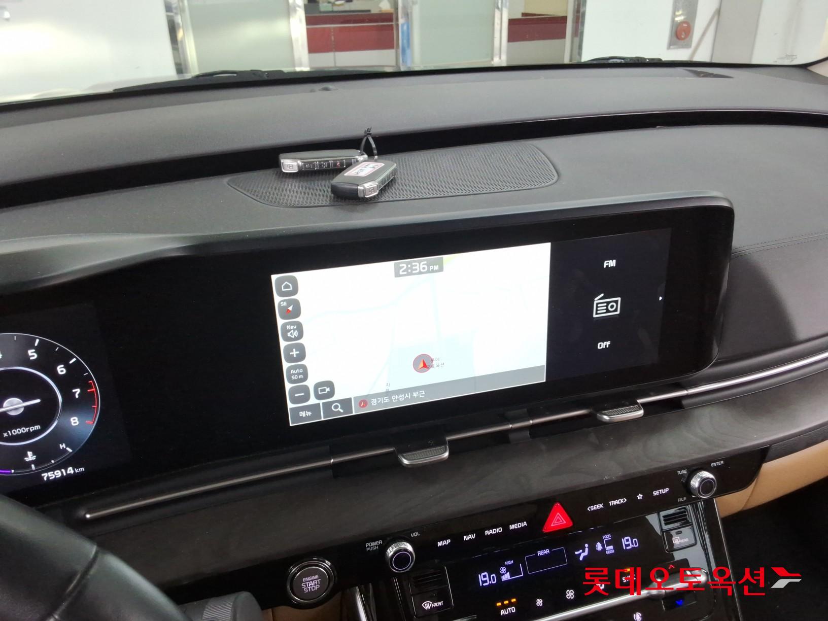 Kia Carnival - 32