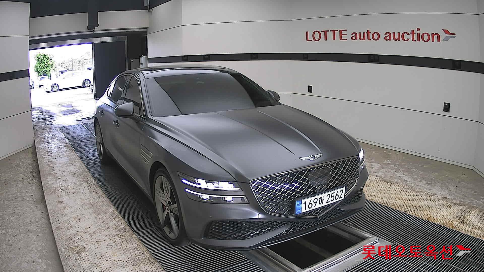 Genesis G80 - 24