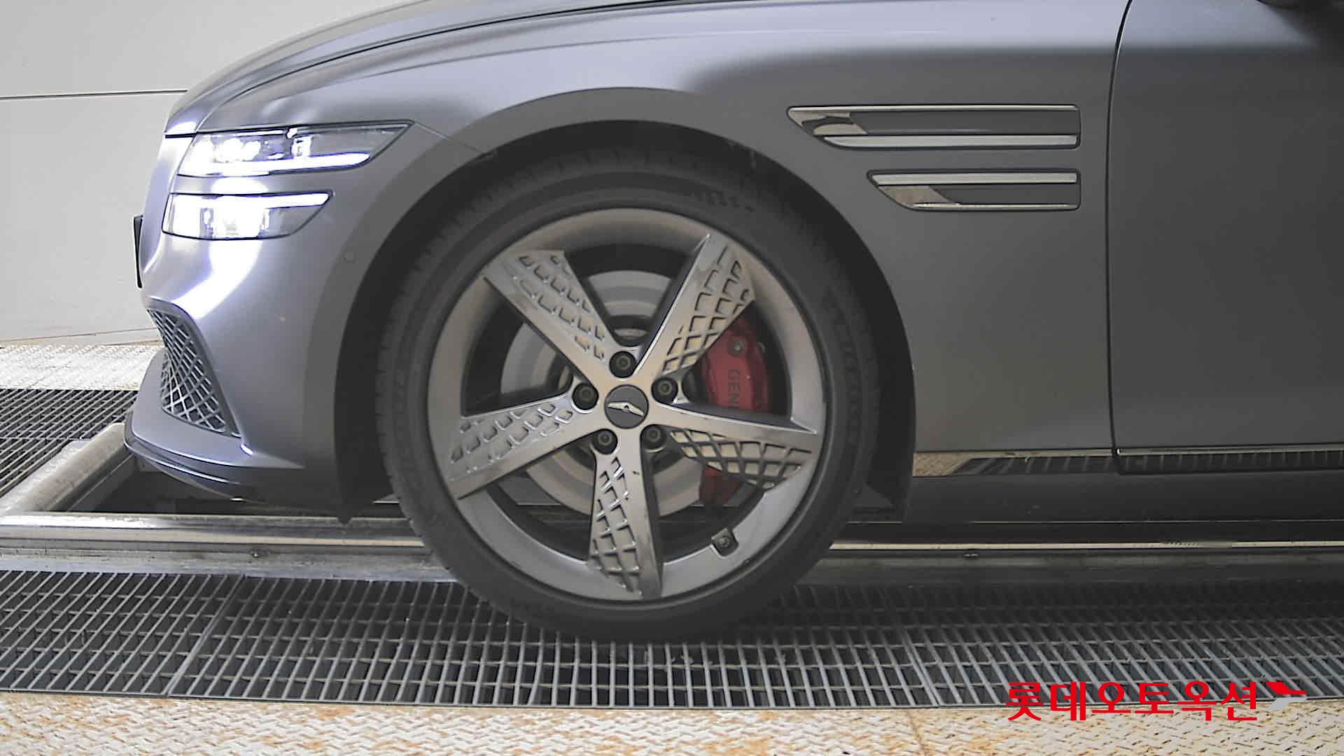 Genesis G80 - 25