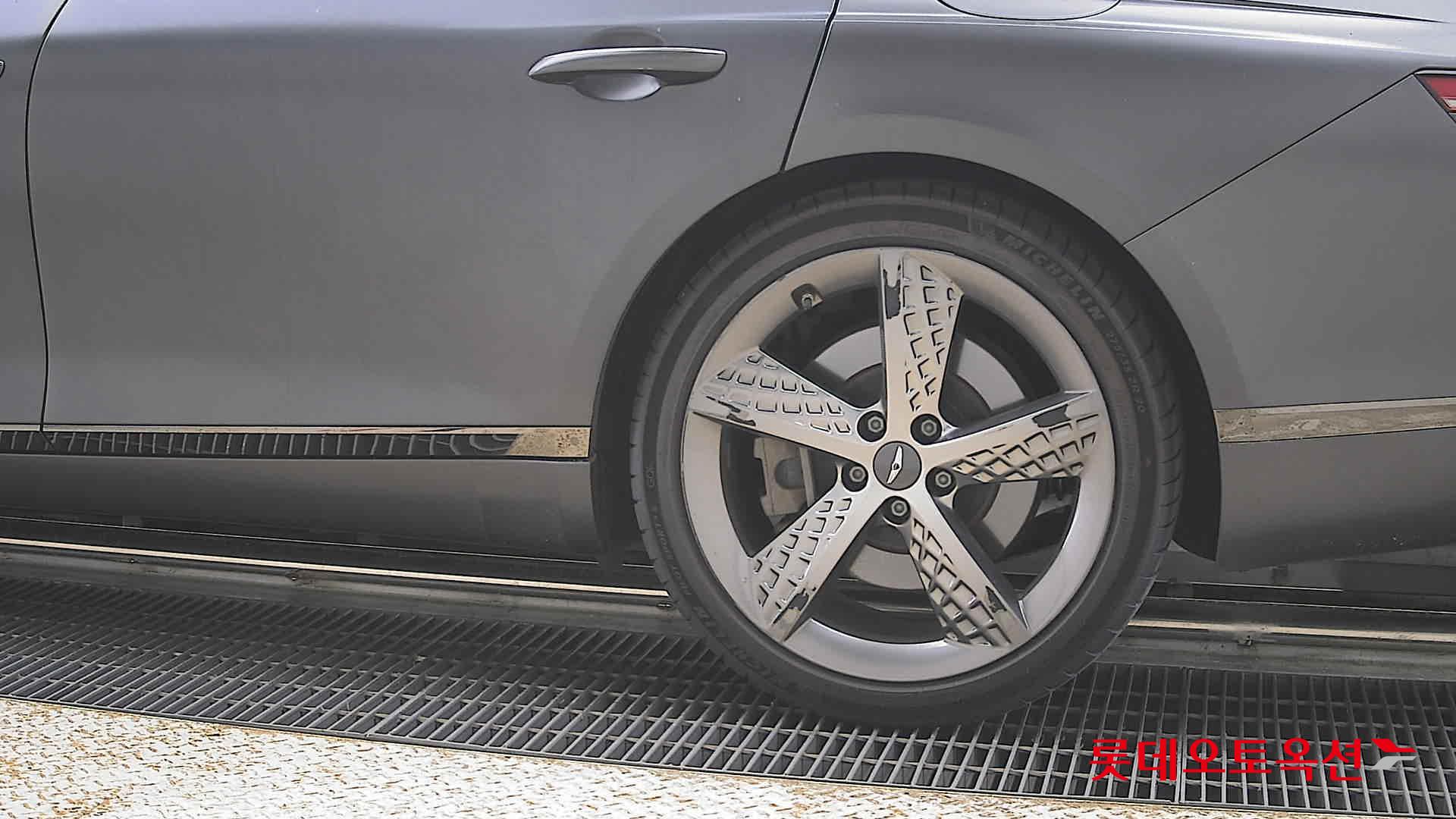 Genesis G80 - 26