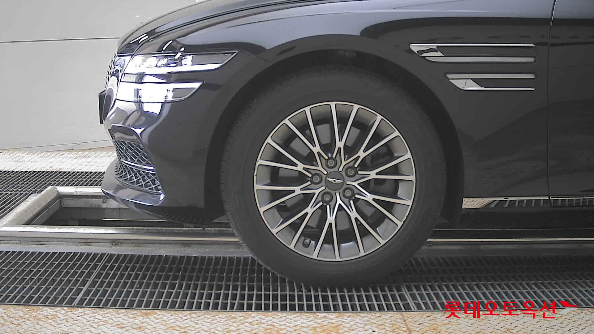Genesis G80 - 25