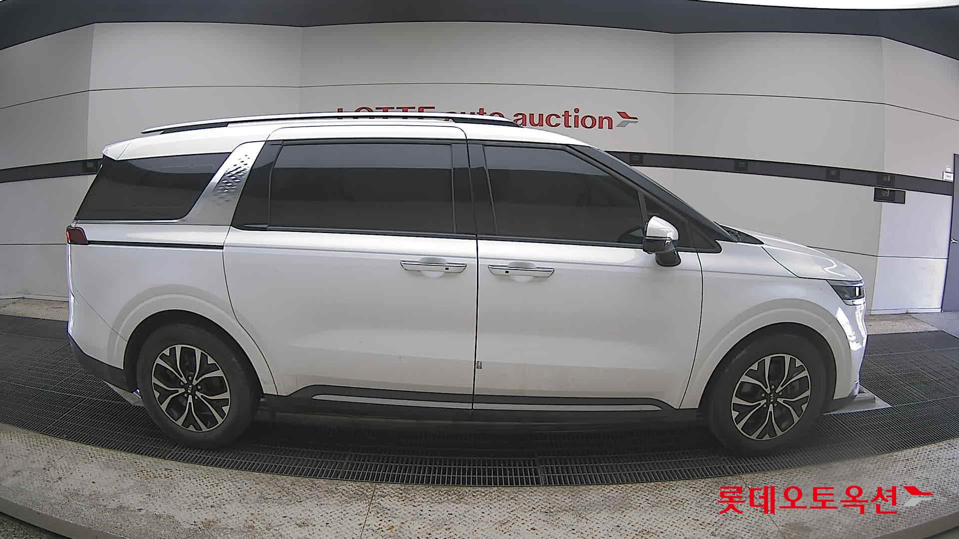 2021 - kia carnival