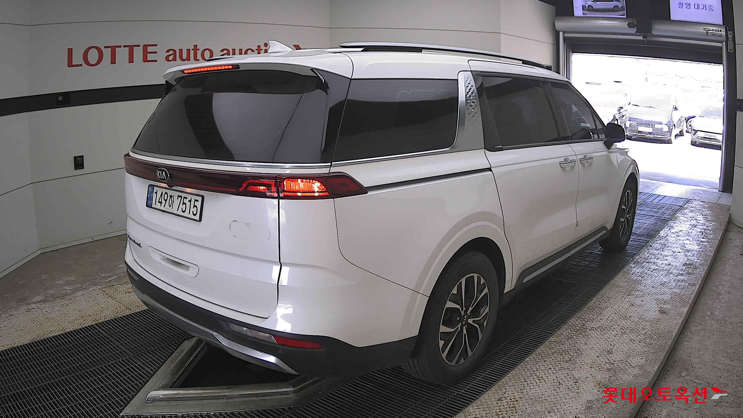 2021 - kia carnival