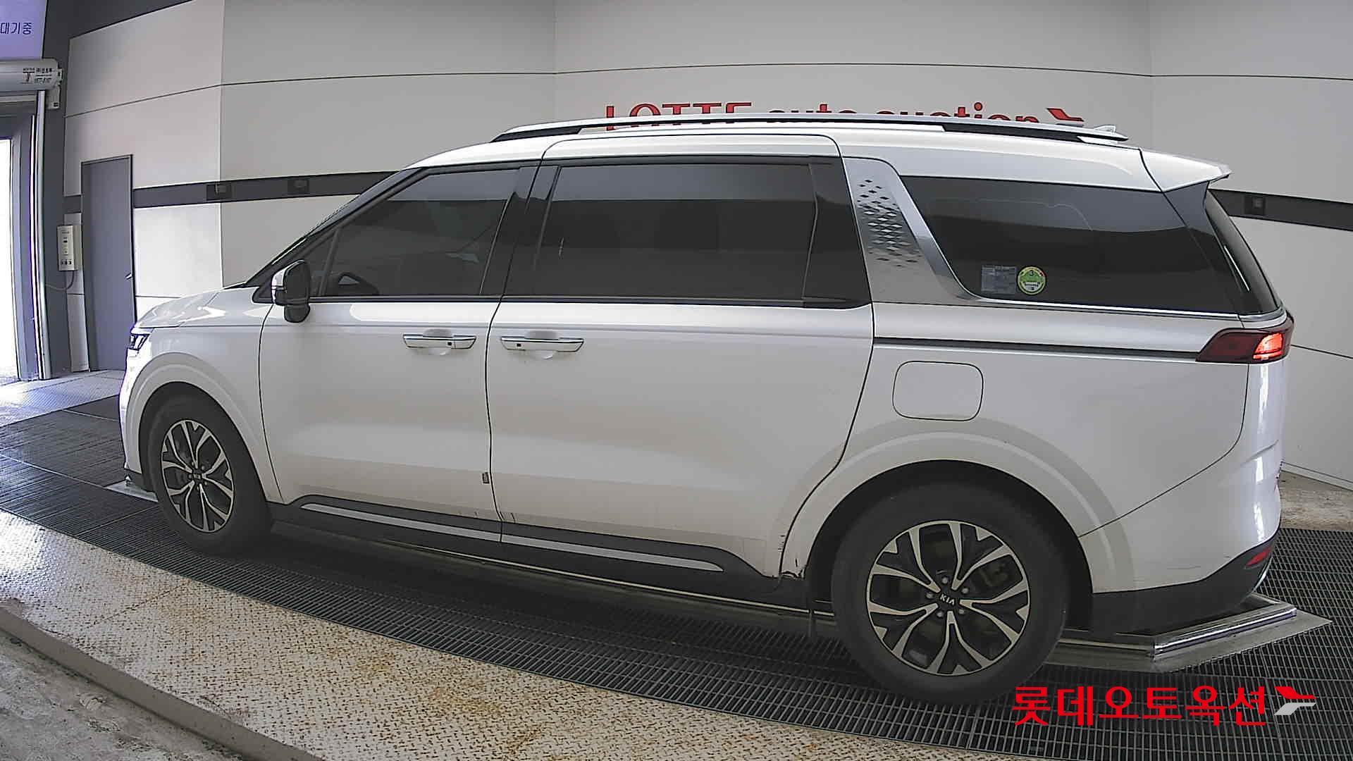 2021 - kia carnival