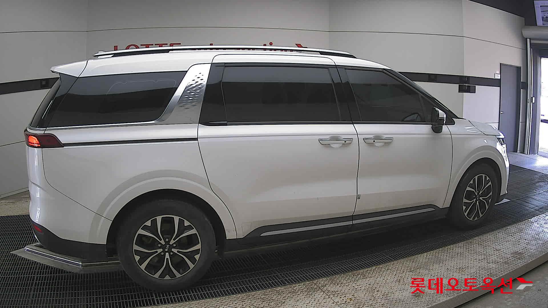 2021 - kia carnival