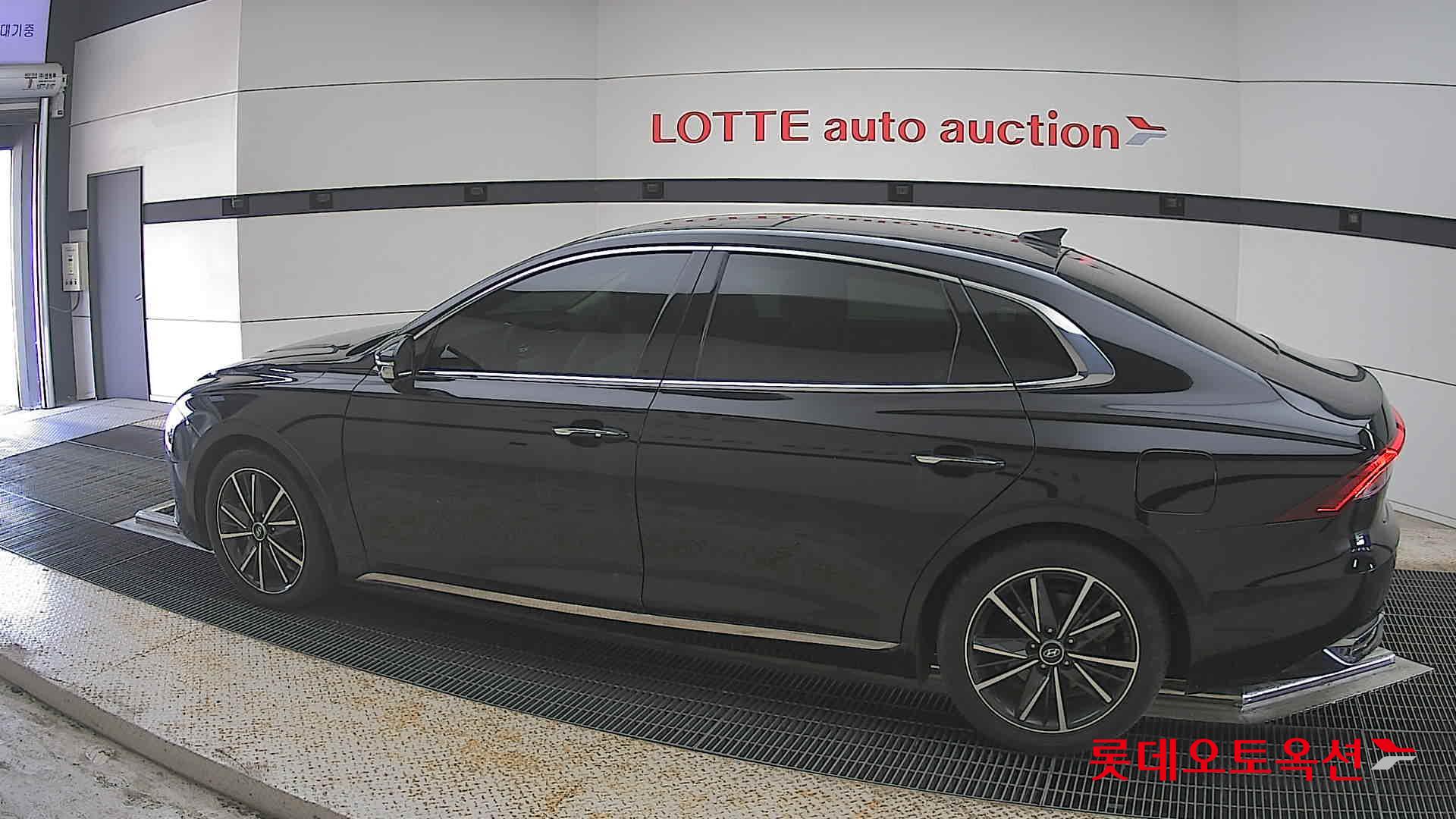 Hyundai Grandeur - 14