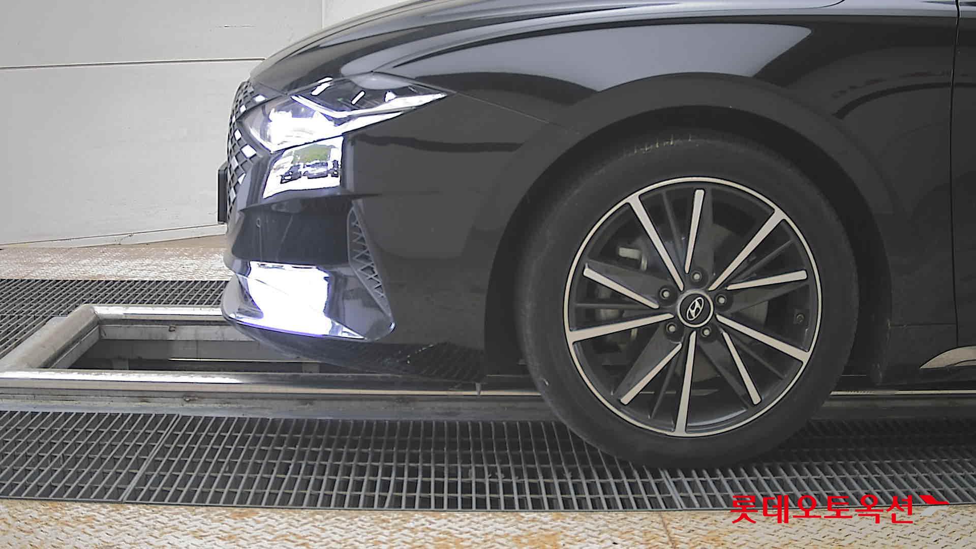 Hyundai Grandeur - 25