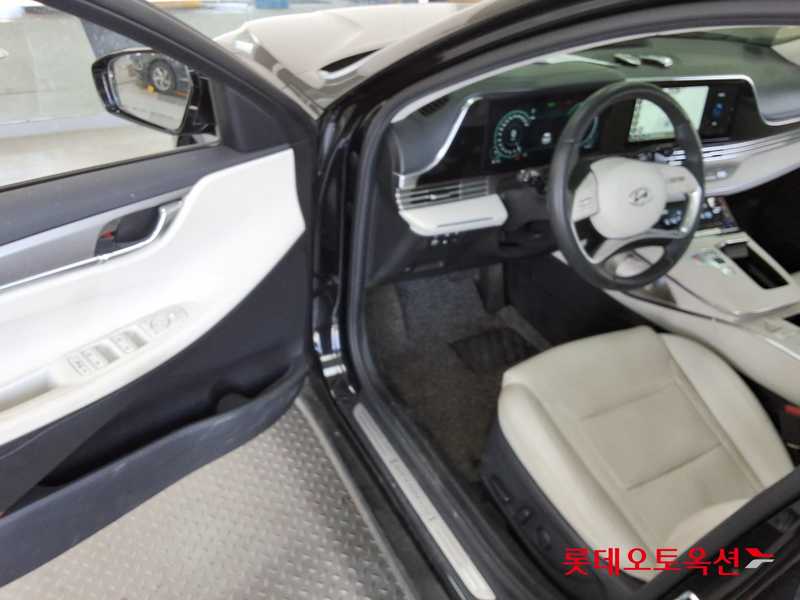 Hyundai Grandeur - 37