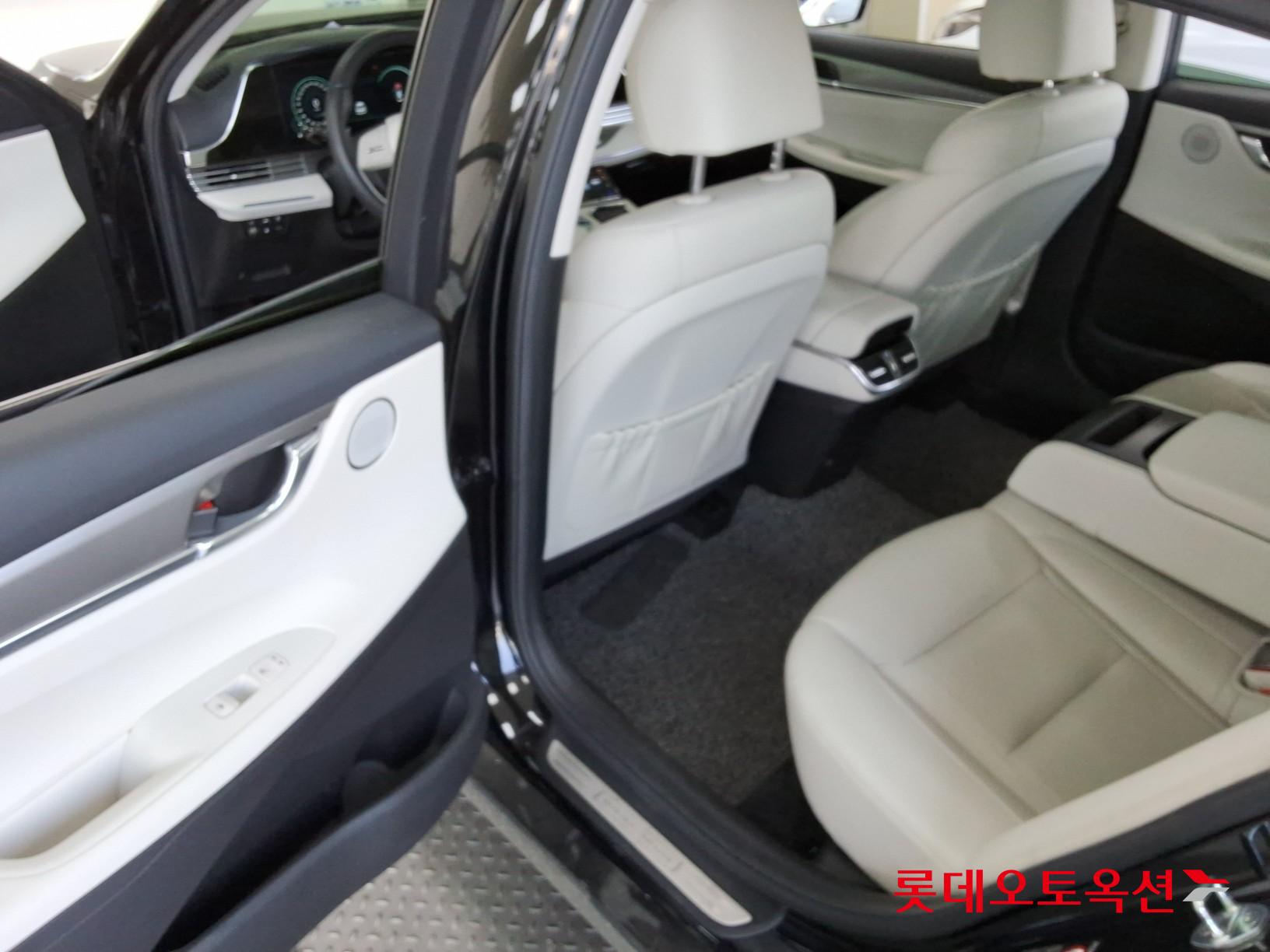 Hyundai Grandeur - 38