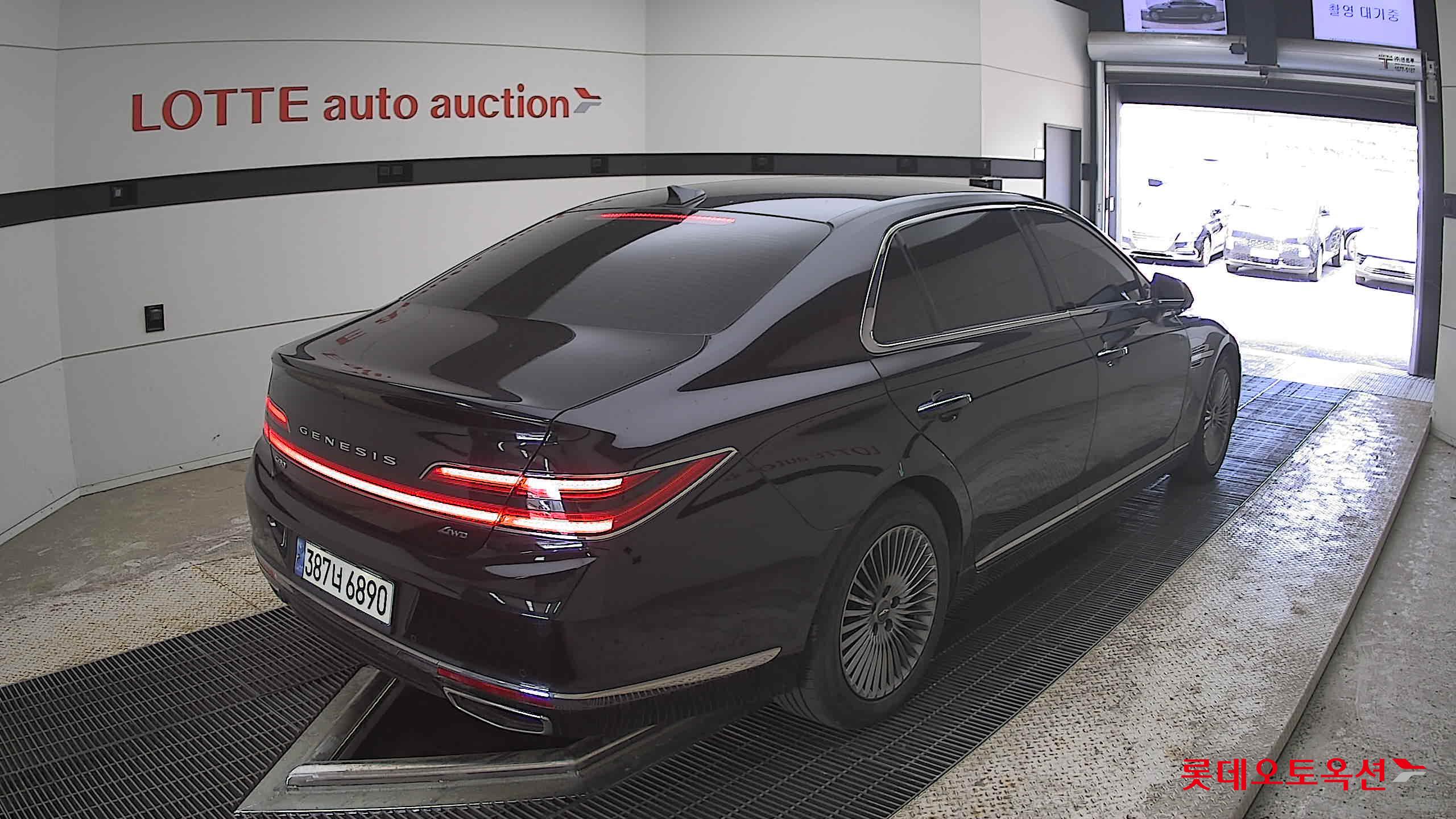 Genesis G90 - 5