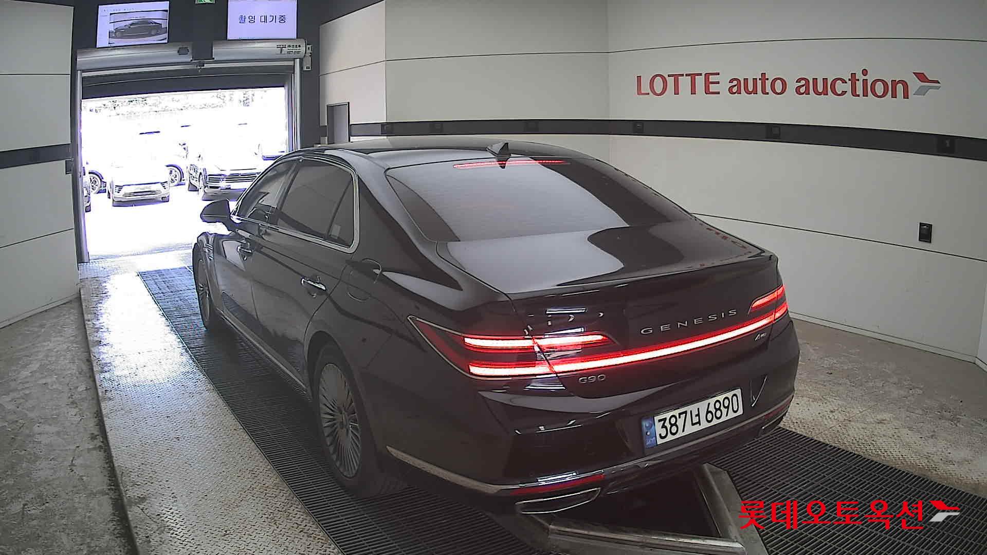 Genesis G90 - 16