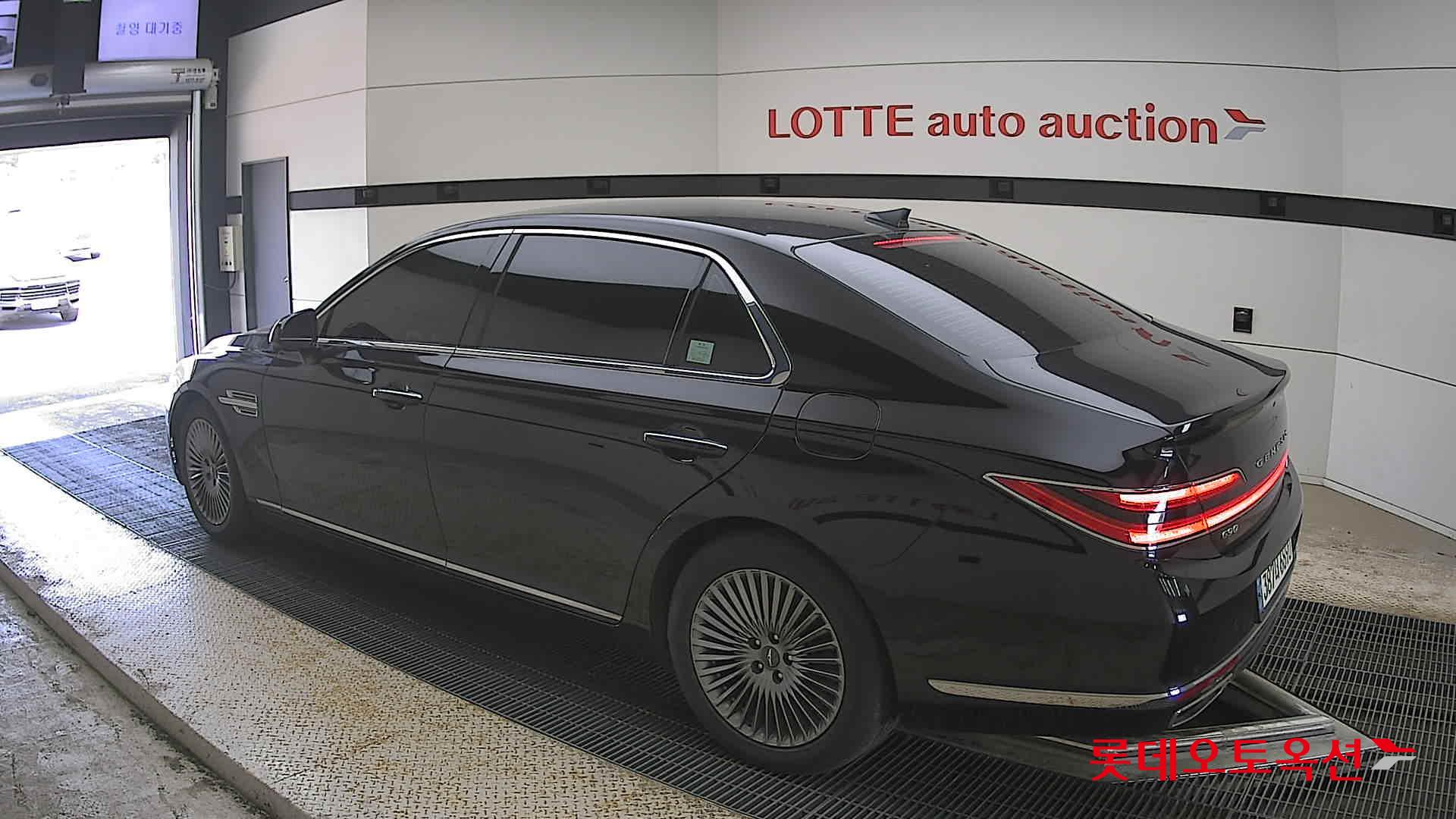 Genesis G90 - 15
