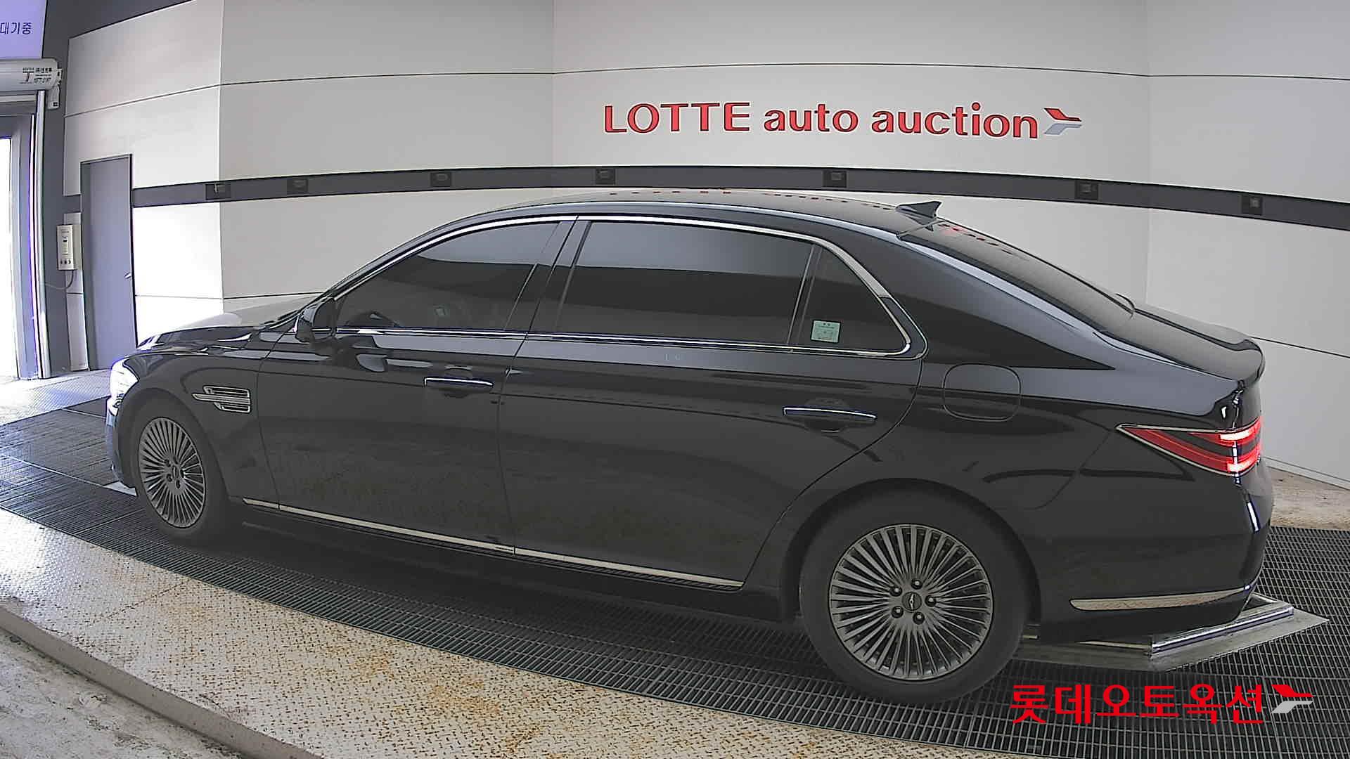 Genesis G90 - 14