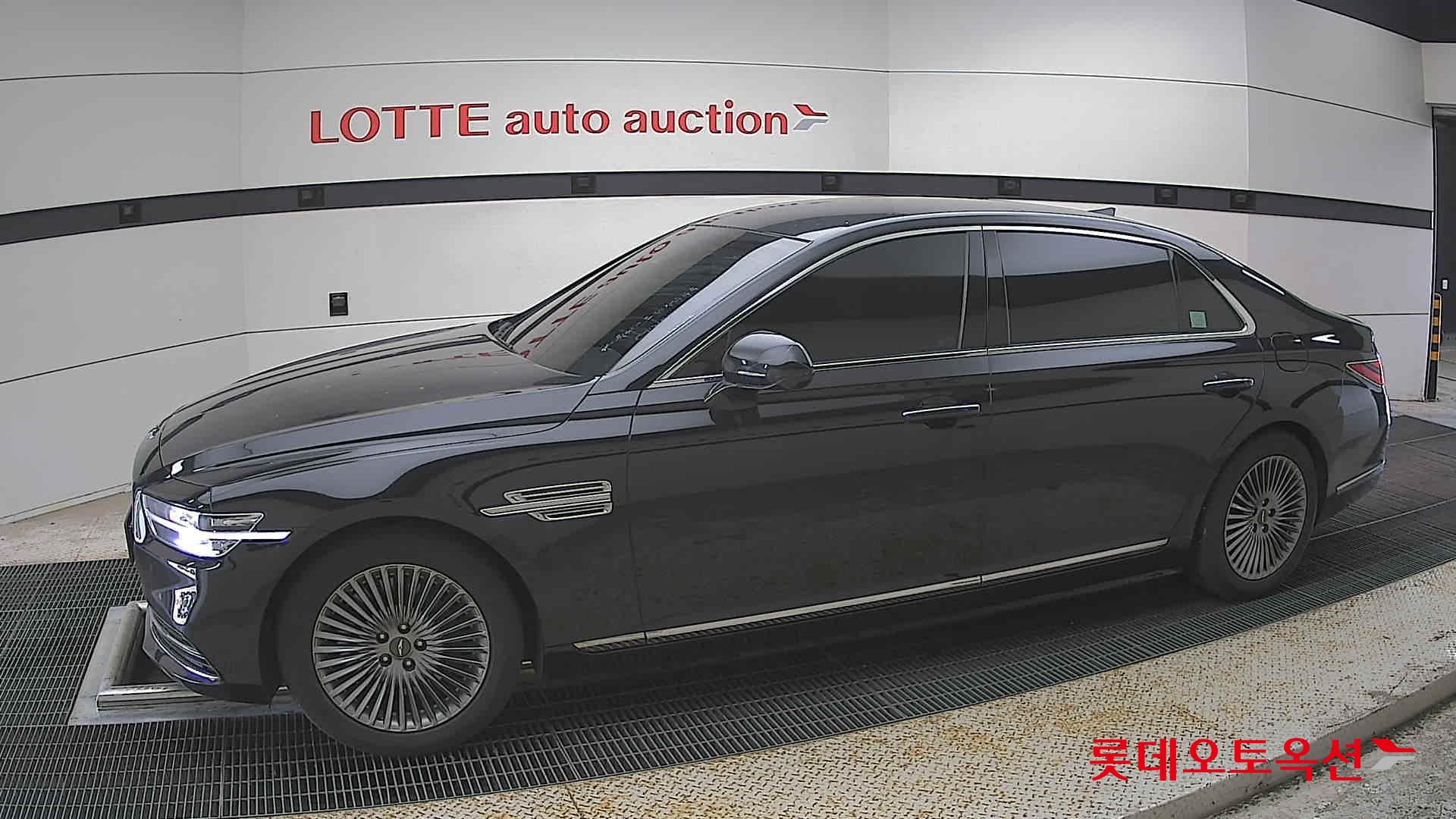 Genesis G90 - 12