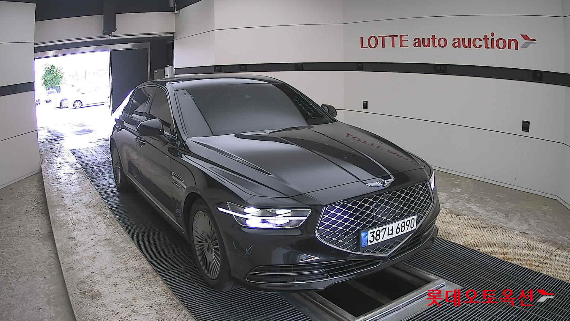 Genesis G90 - 24