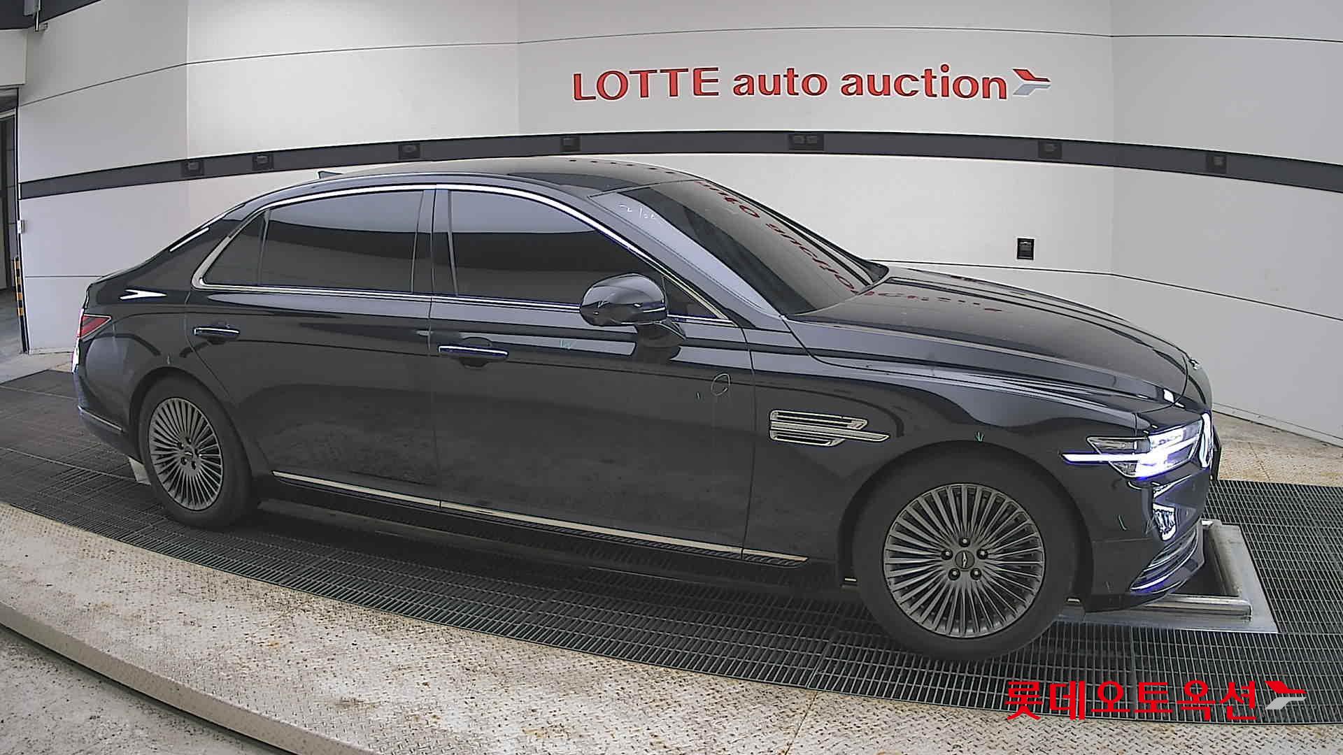Genesis G90 - 22