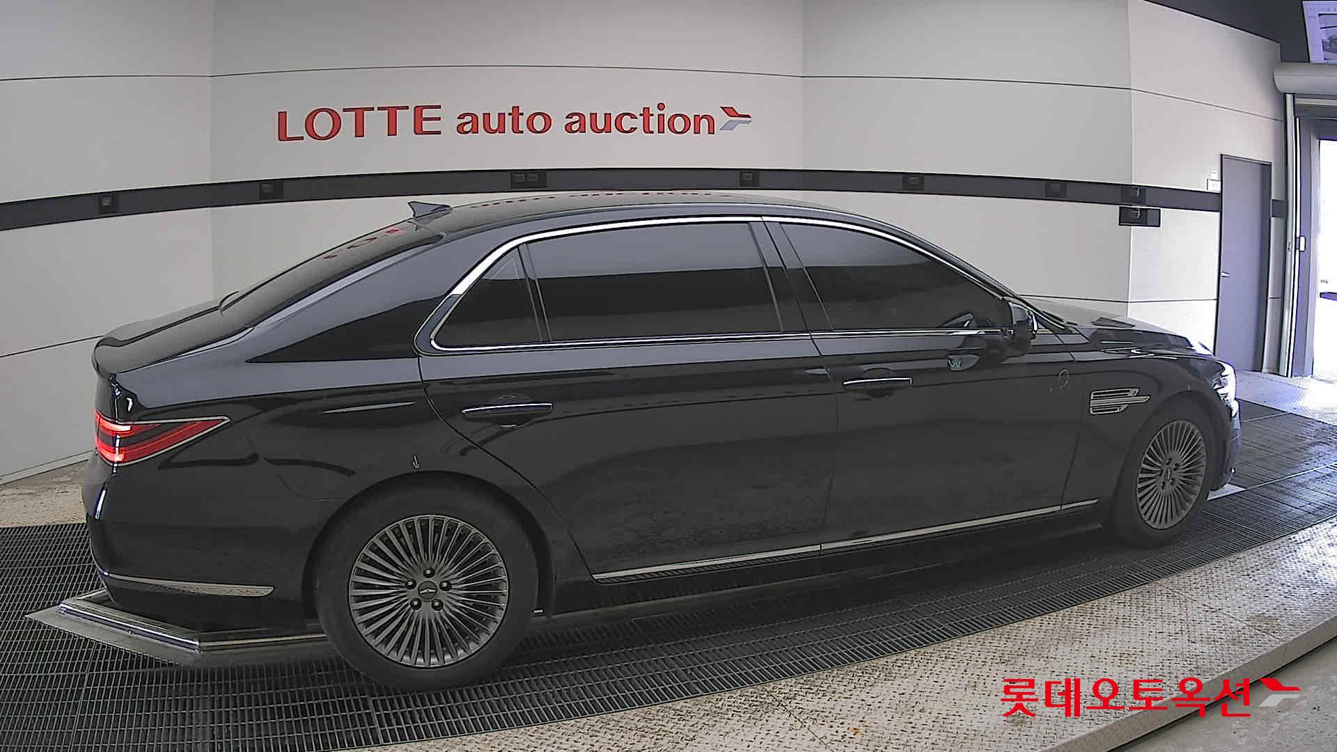 Genesis G90 - 20