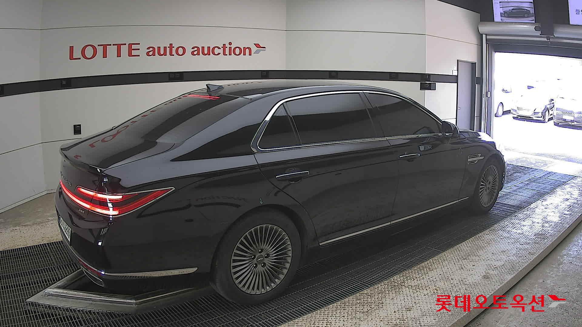 Genesis G90 - 19