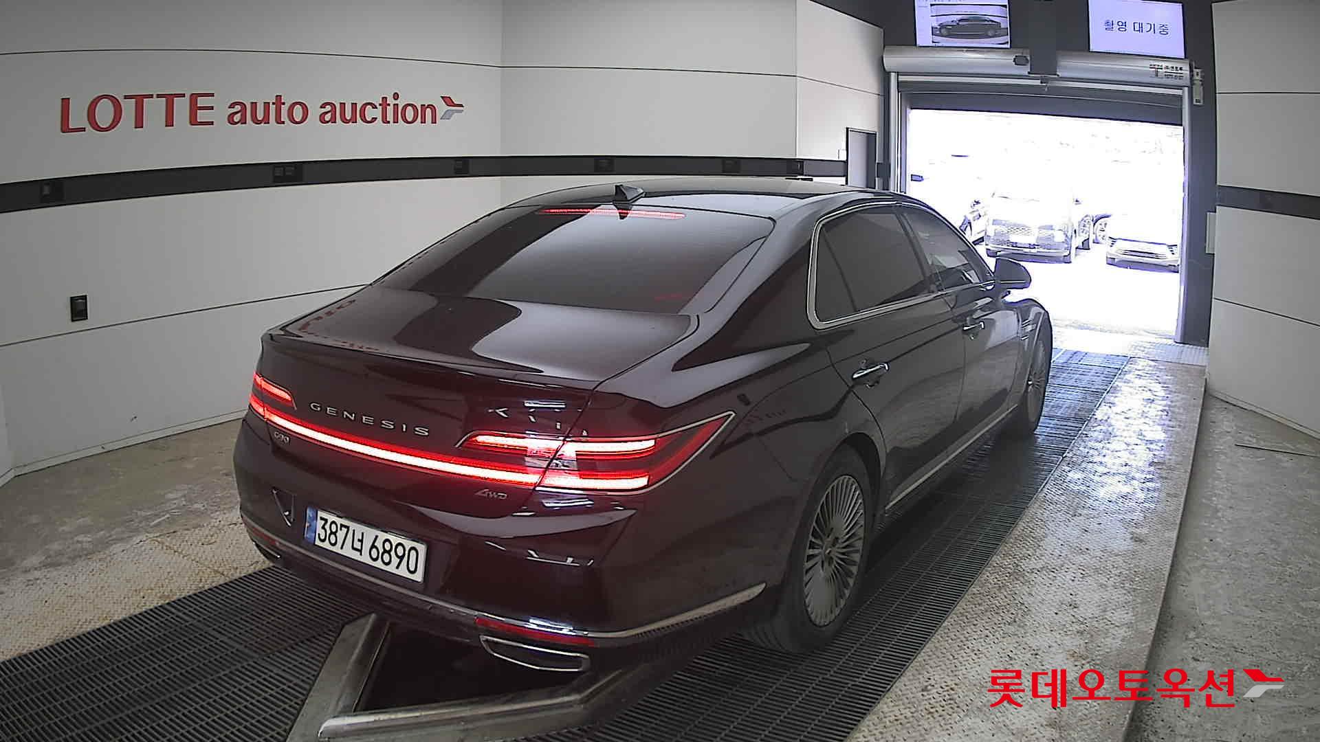 Genesis G90 - 18