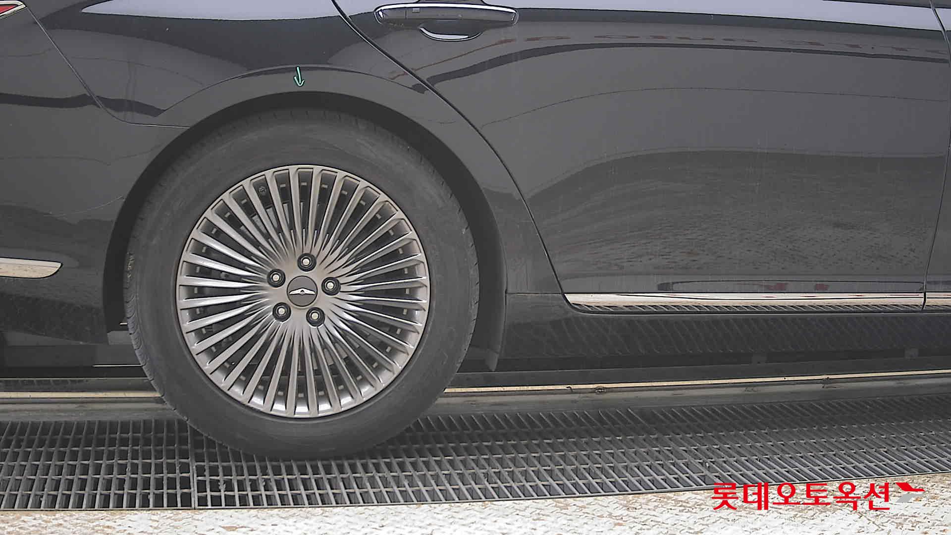 Genesis G90 - 28