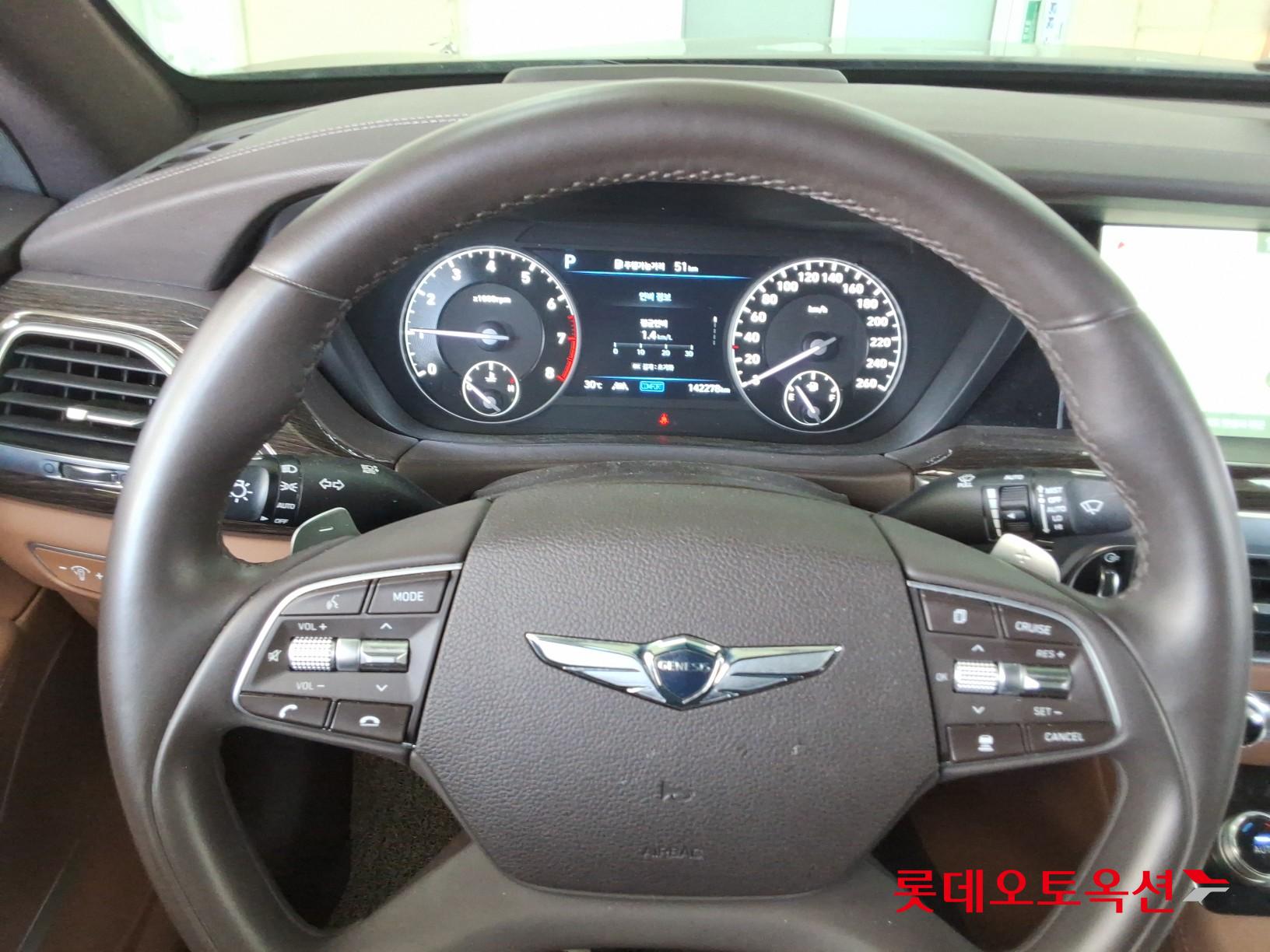 Genesis G90 - 30