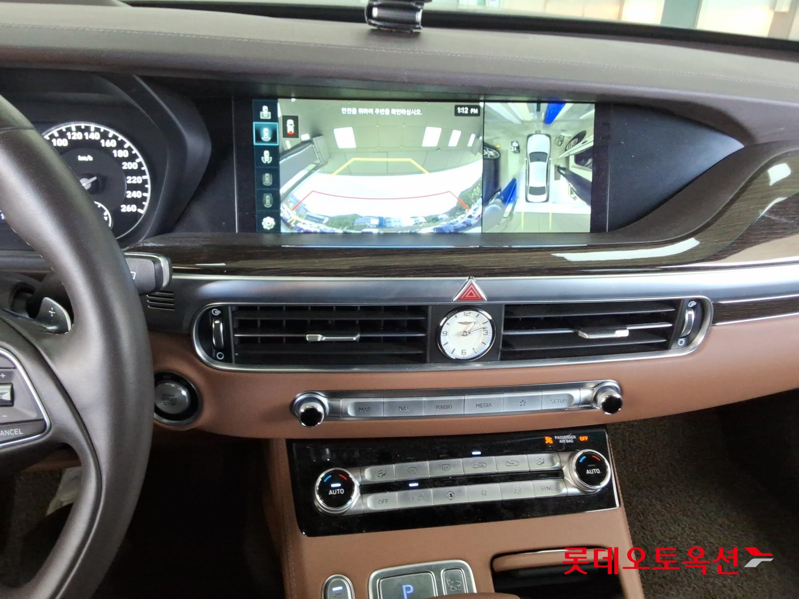 Genesis G90 - 33