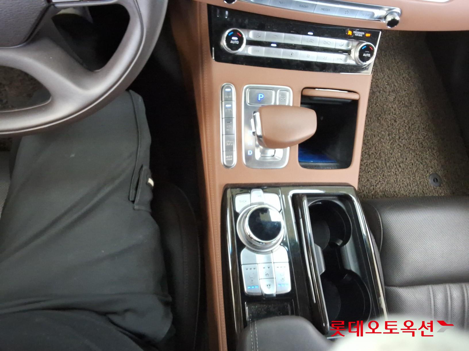 Genesis G90 - 34