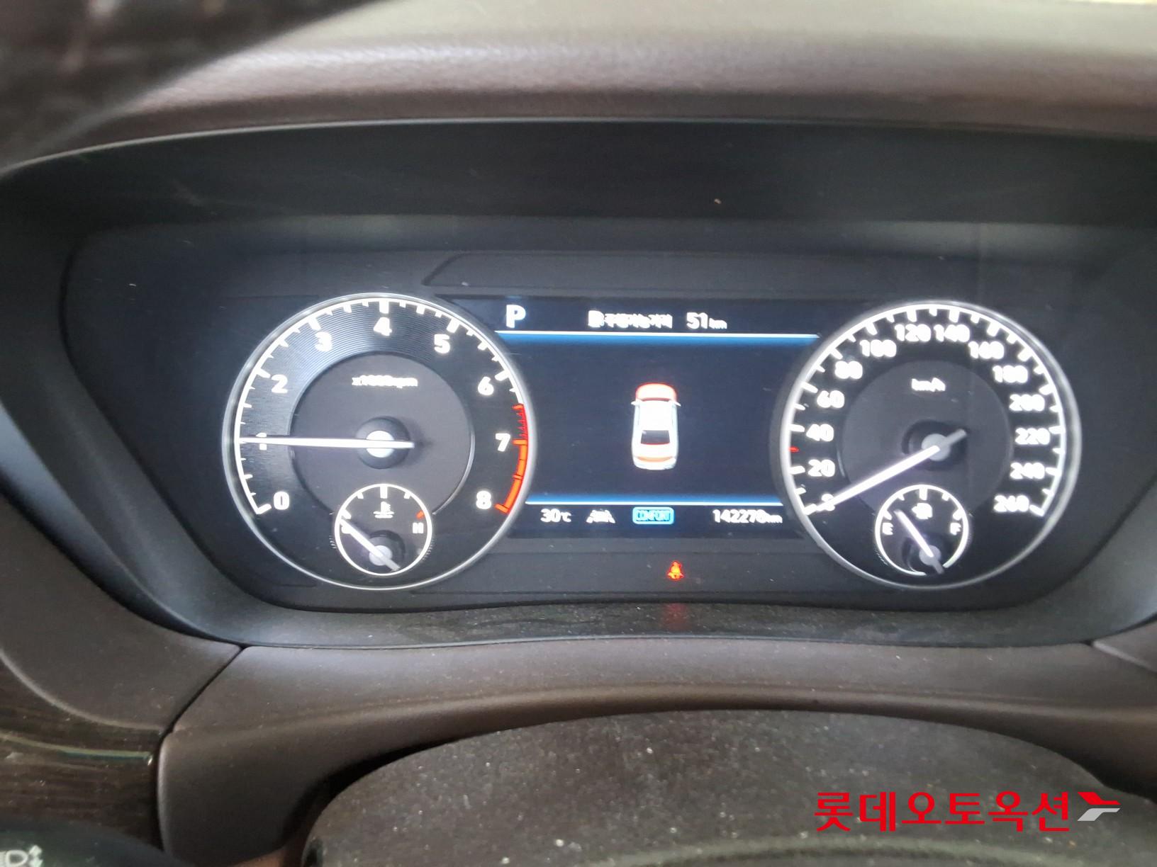 Genesis G90 - 35