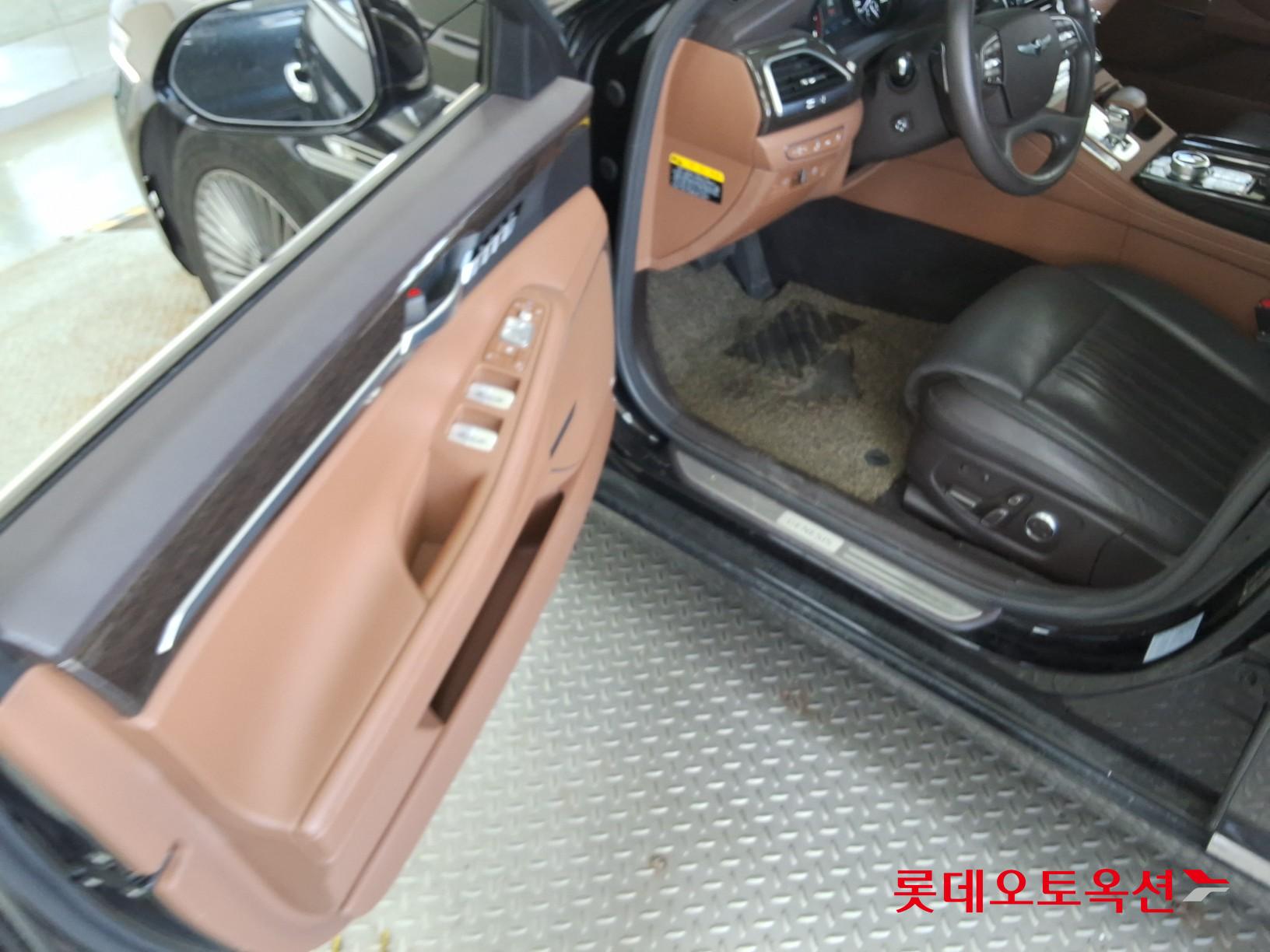 Genesis G90 - 37