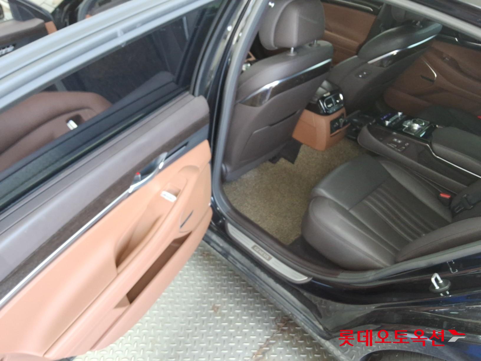 Genesis G90 - 38