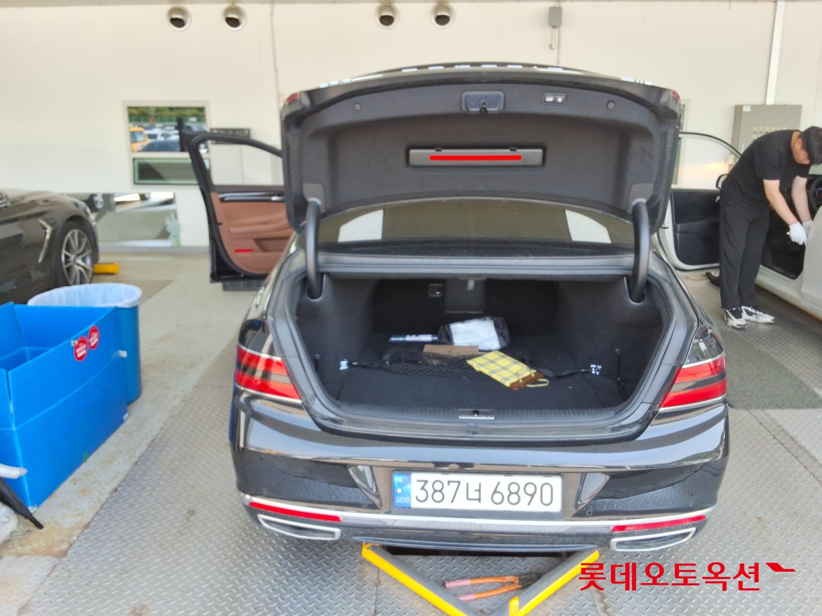 Genesis G90 - 9