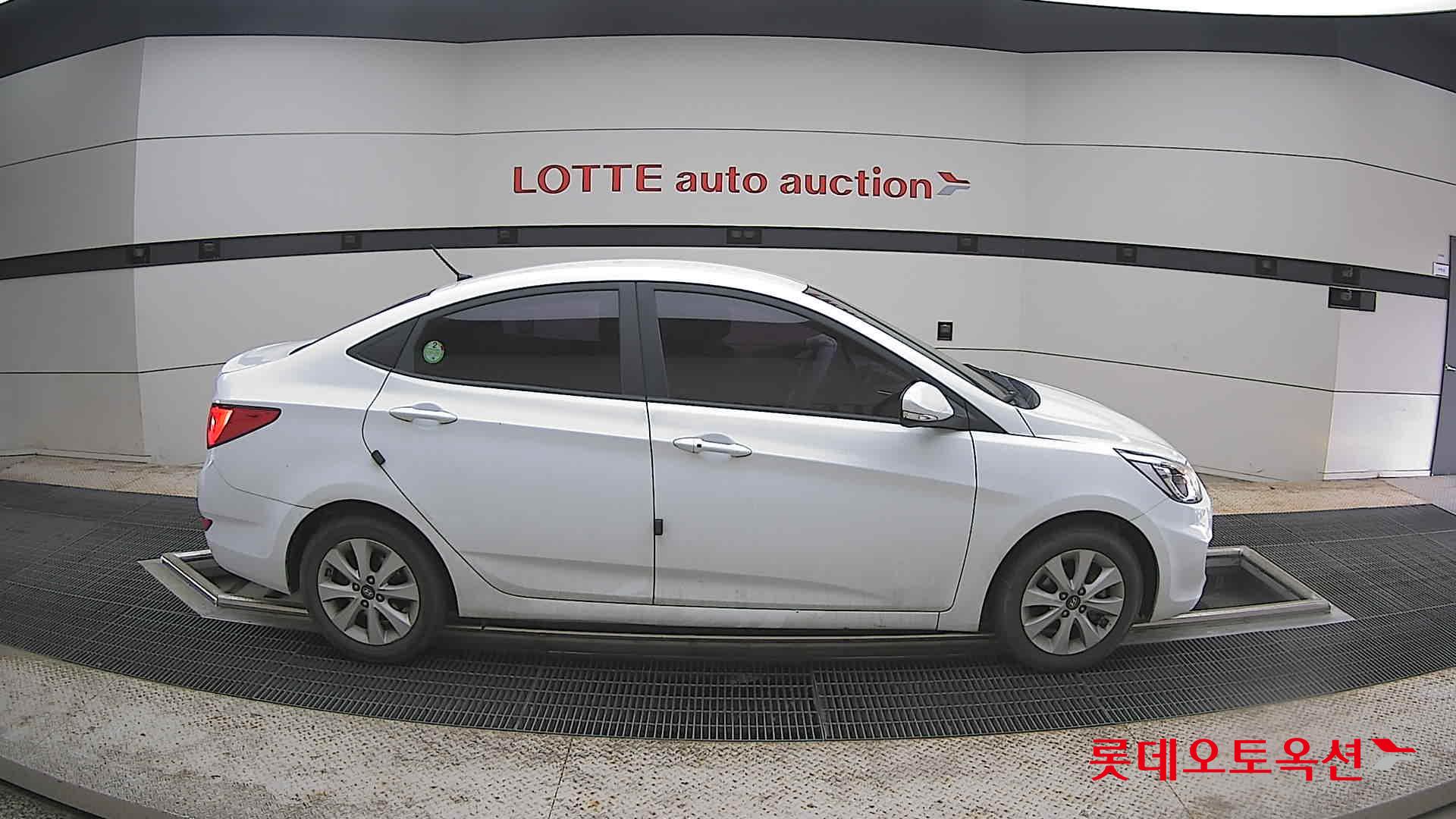 Hyundai Accent - 21